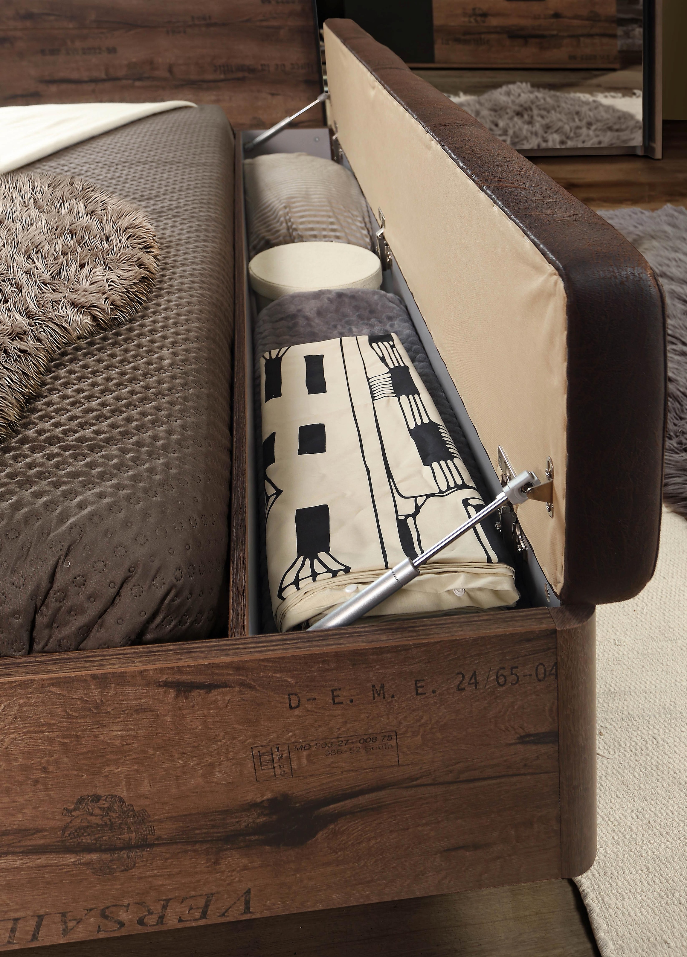 FORTE Lit »Jacky, Belastbarkeit 250 kg, Stauraum« Surface de couchage 180x200 cm,  Tête de lit rembourrée et banc intégré en panneau de bois certifié FSC