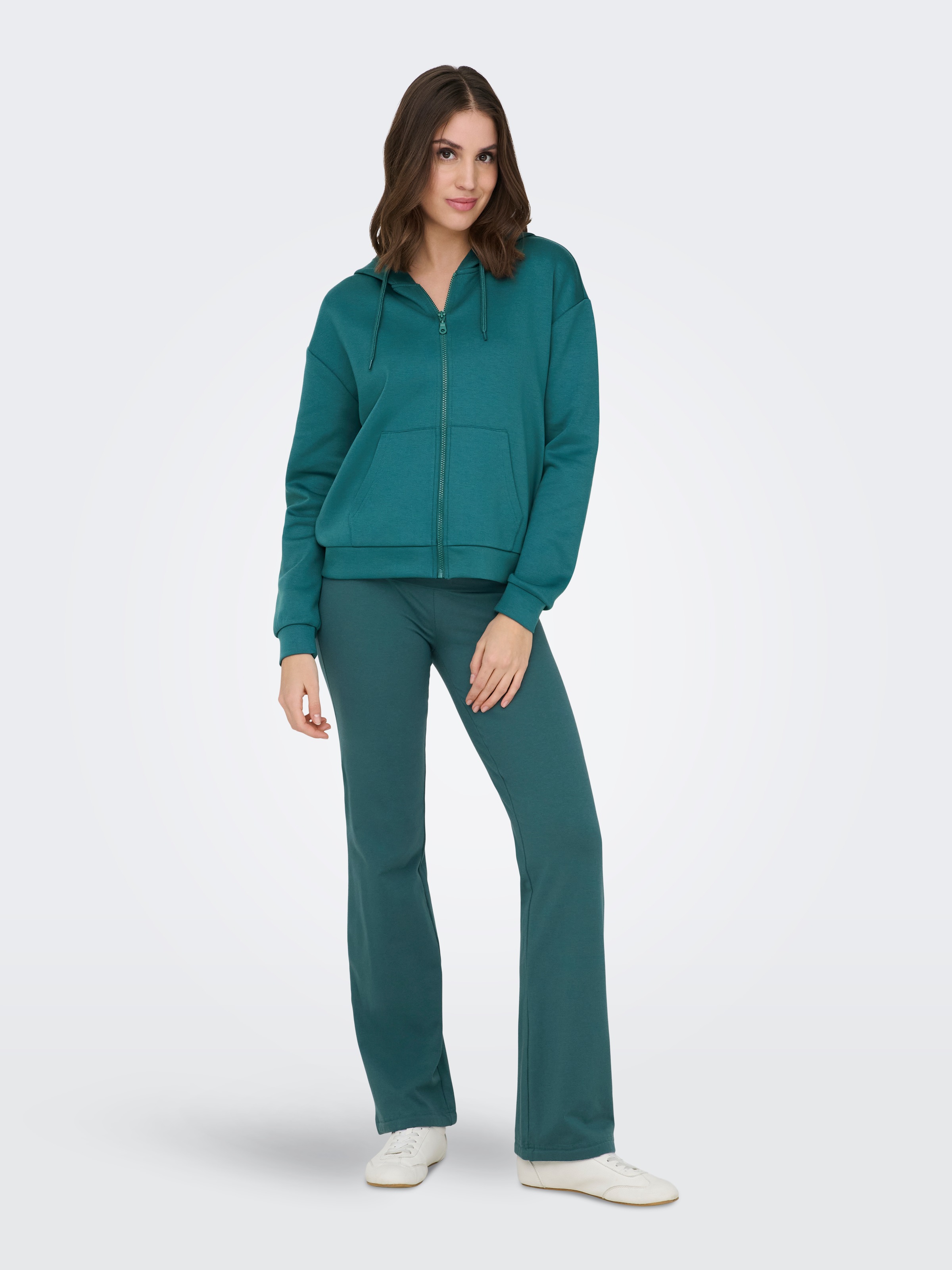 ONLY Play Sweat à capuche »ONPLOUNGE LIFE HOOD FZ LS SWT NOOS«, en polyester, viscose et élasthanne, coupe régulière, avec fermeture éclair
