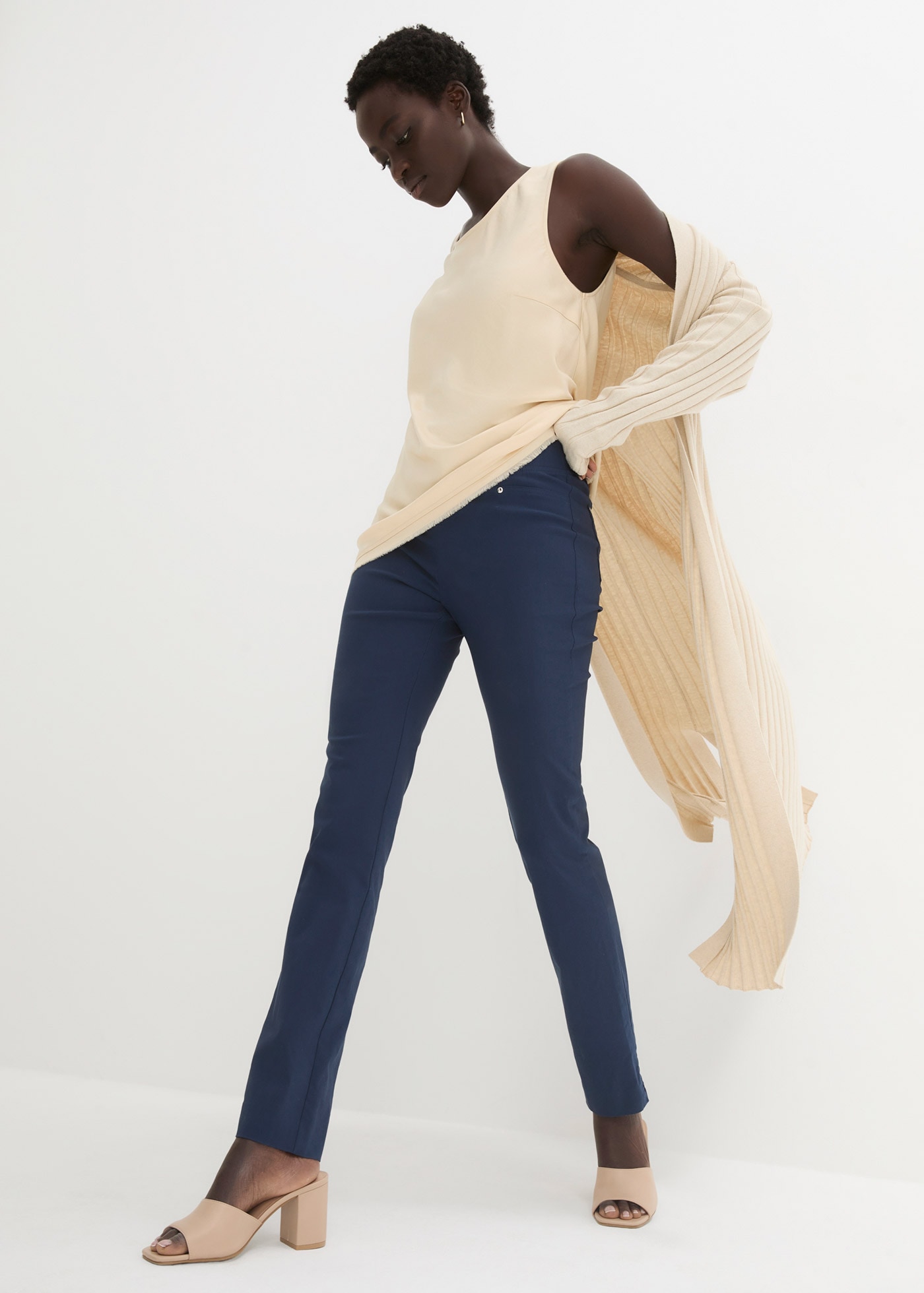 bonprix Pantalon stretch »Stretch-Hose in Schlupfform«  en viscose, coupe Slim Fit, forme à enfiler avec passants de ceinture