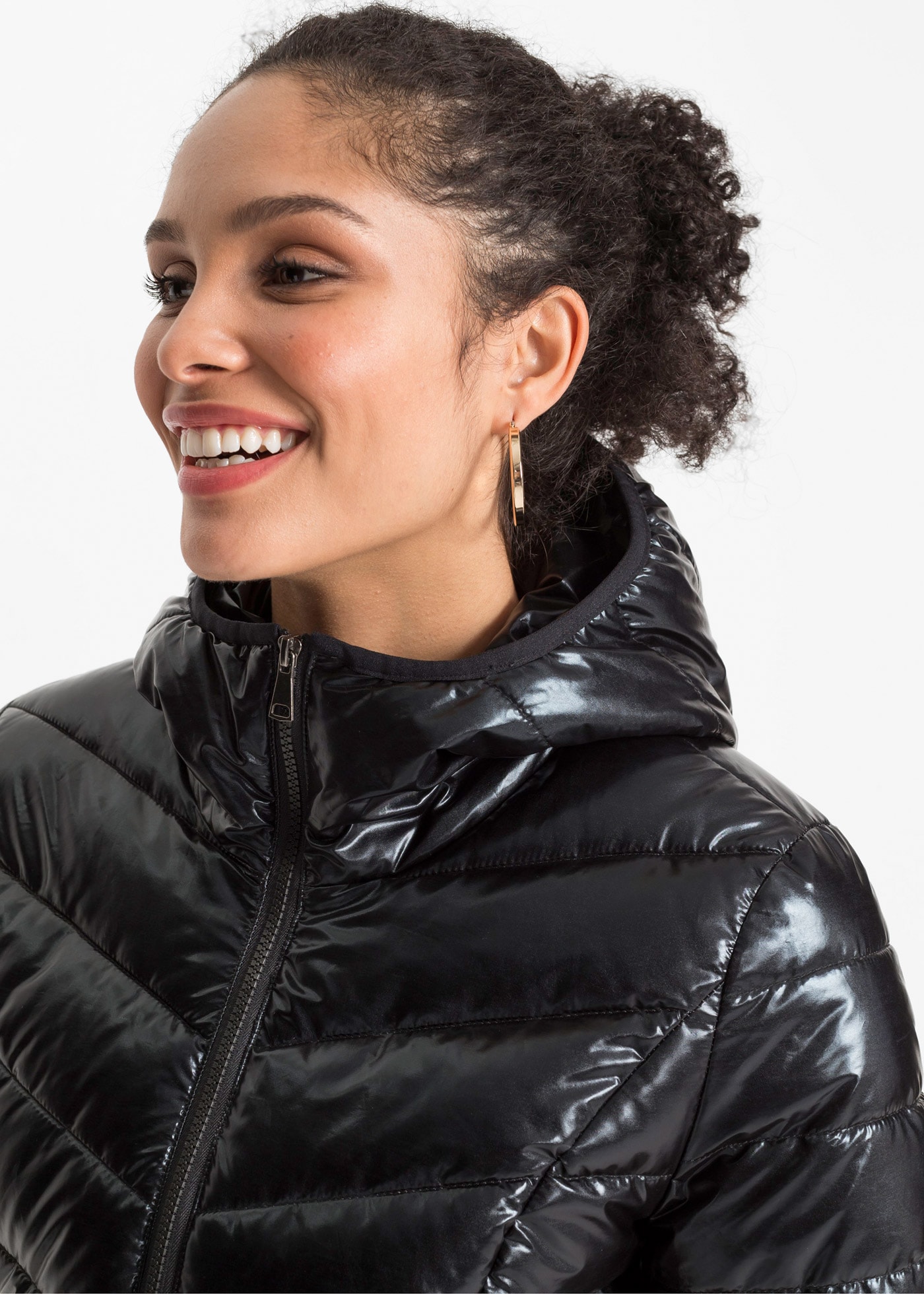 bonprix Steppjacke femininer Stil, aus Polyester, mit Kapuze, lockere Passform