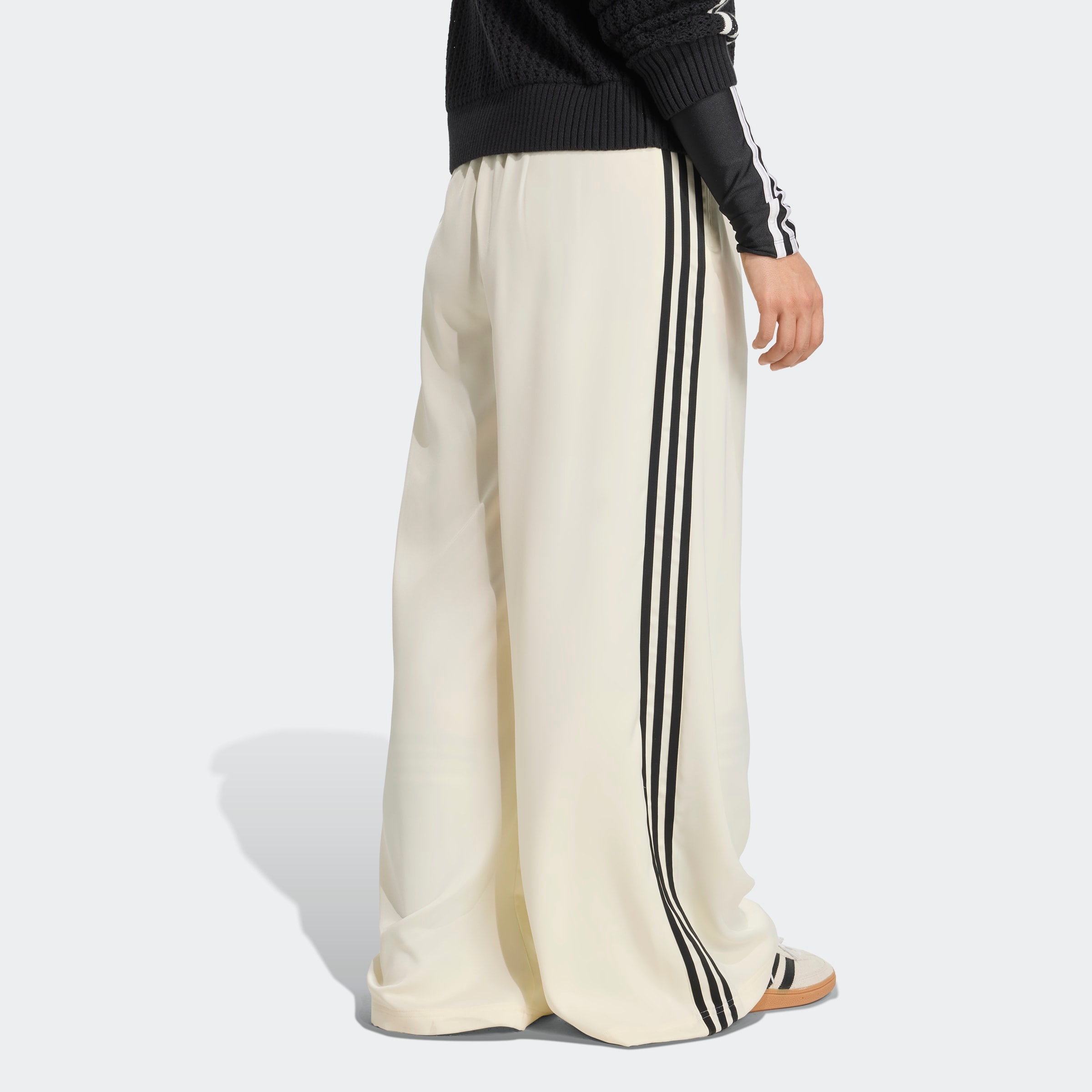 adidas Originals Pantalon de sport »SATIN TP WL«  19 : coupe normale, style sportif, en polyester et élasthanne,