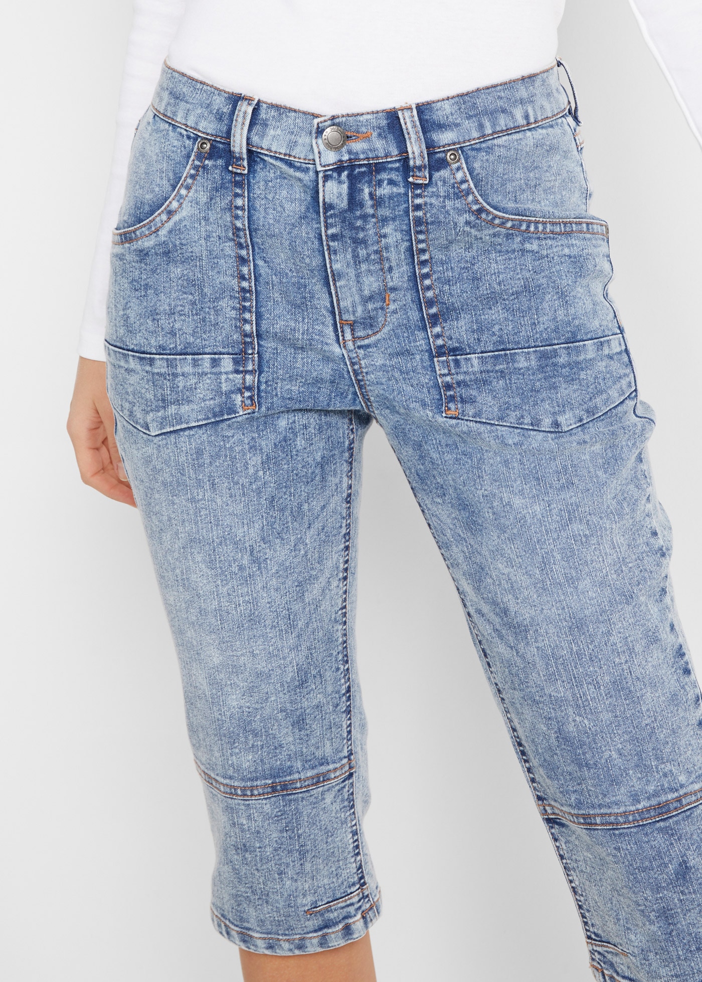 bonprix Jeans capri mit abgesetzten Nähten und used Look
