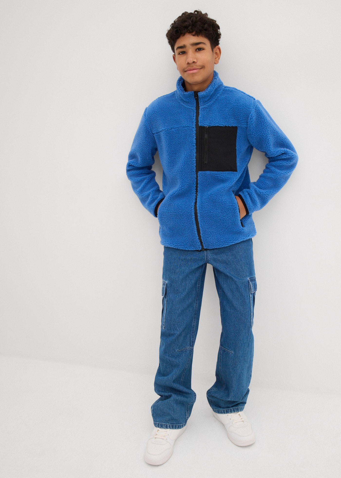 bonprix Veste polaire pour garçons, avec détails contrastés, en molleton teddy
