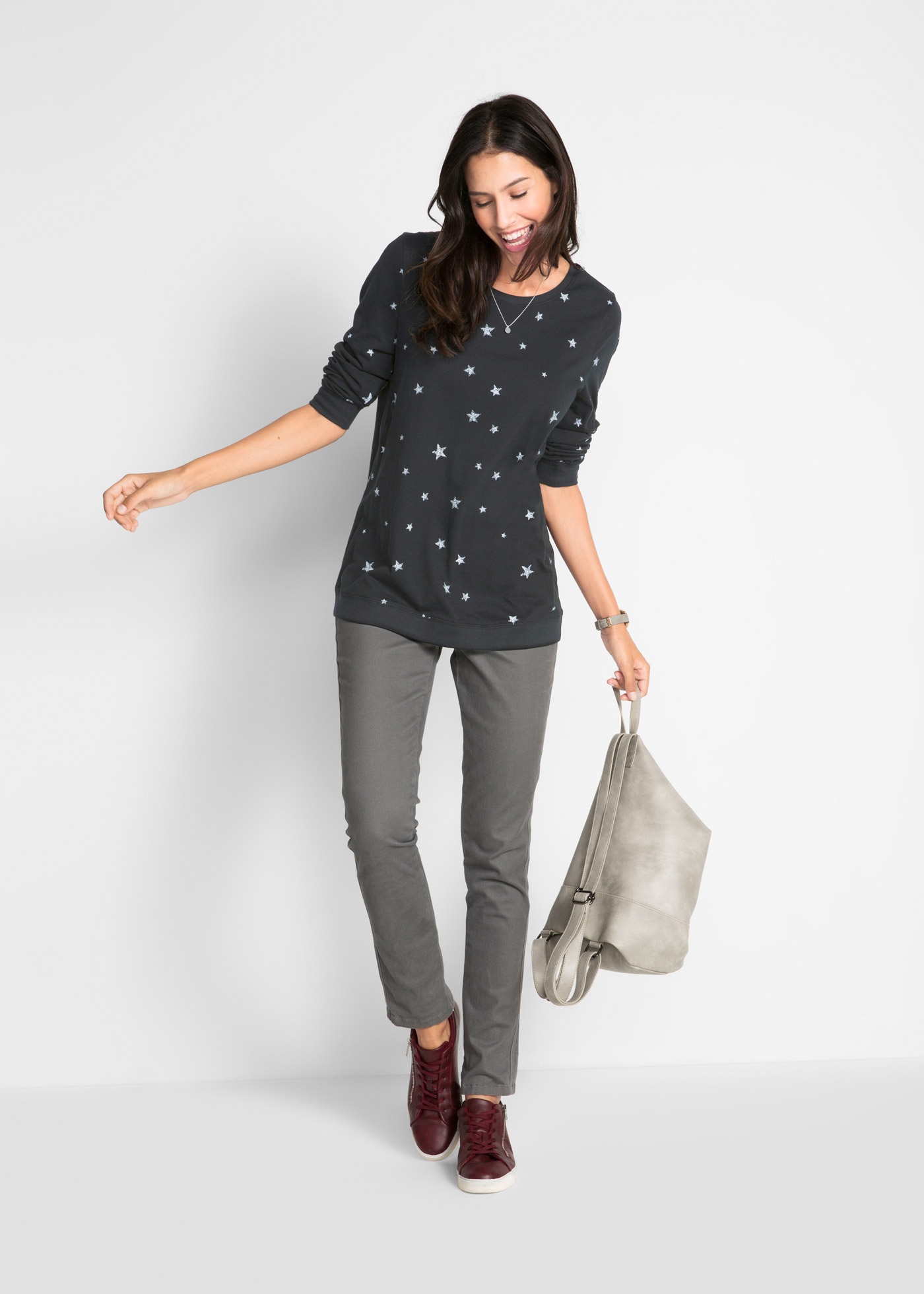 bonprix T-shirt à manches longues figurumspielende Passform, mit Rundhalsausschnitt, aus Baumwolle