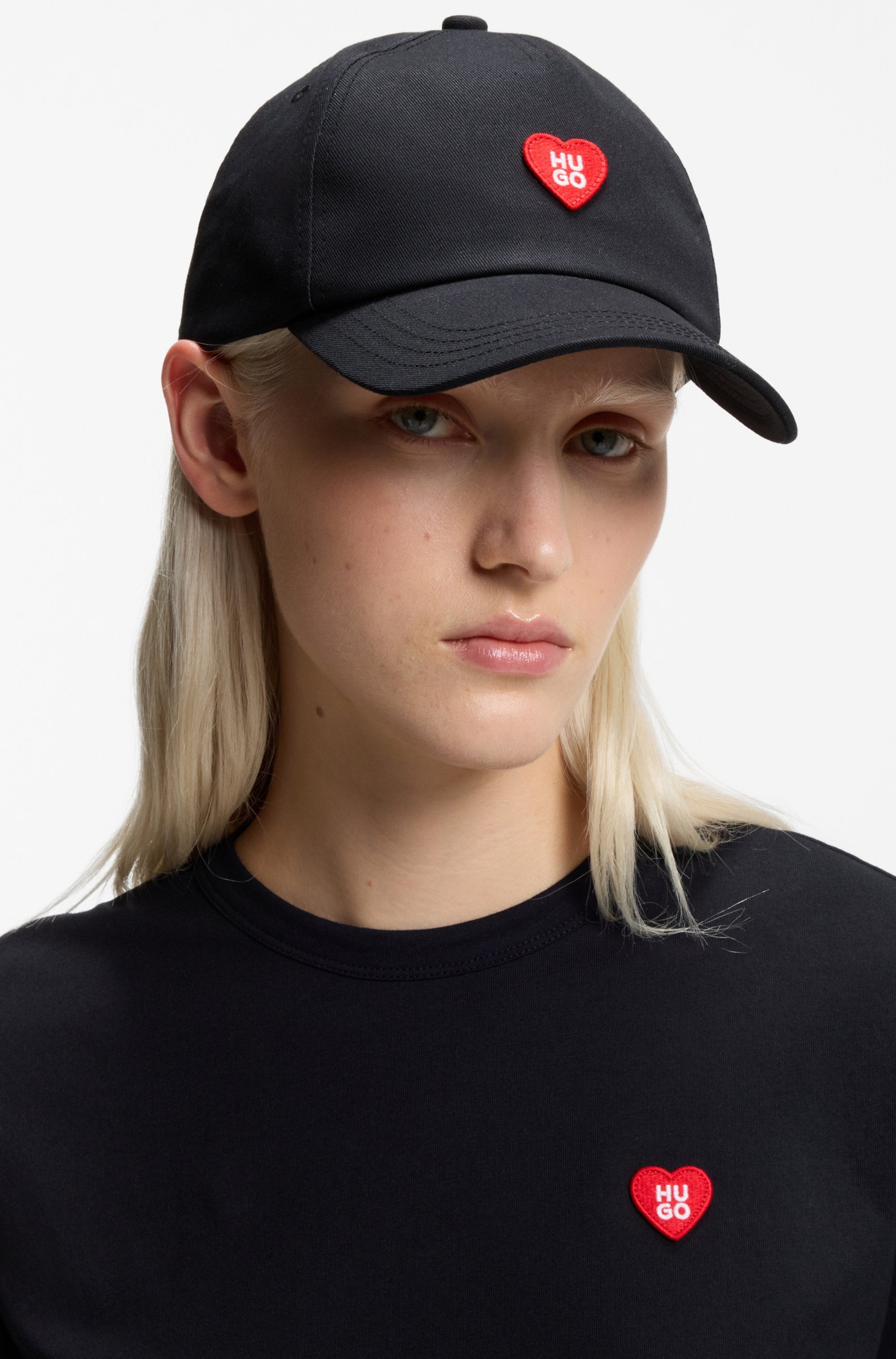 HUGO Baseball Cap »Cara Valentine« mit Aufnäher, Baumwoll-Twill