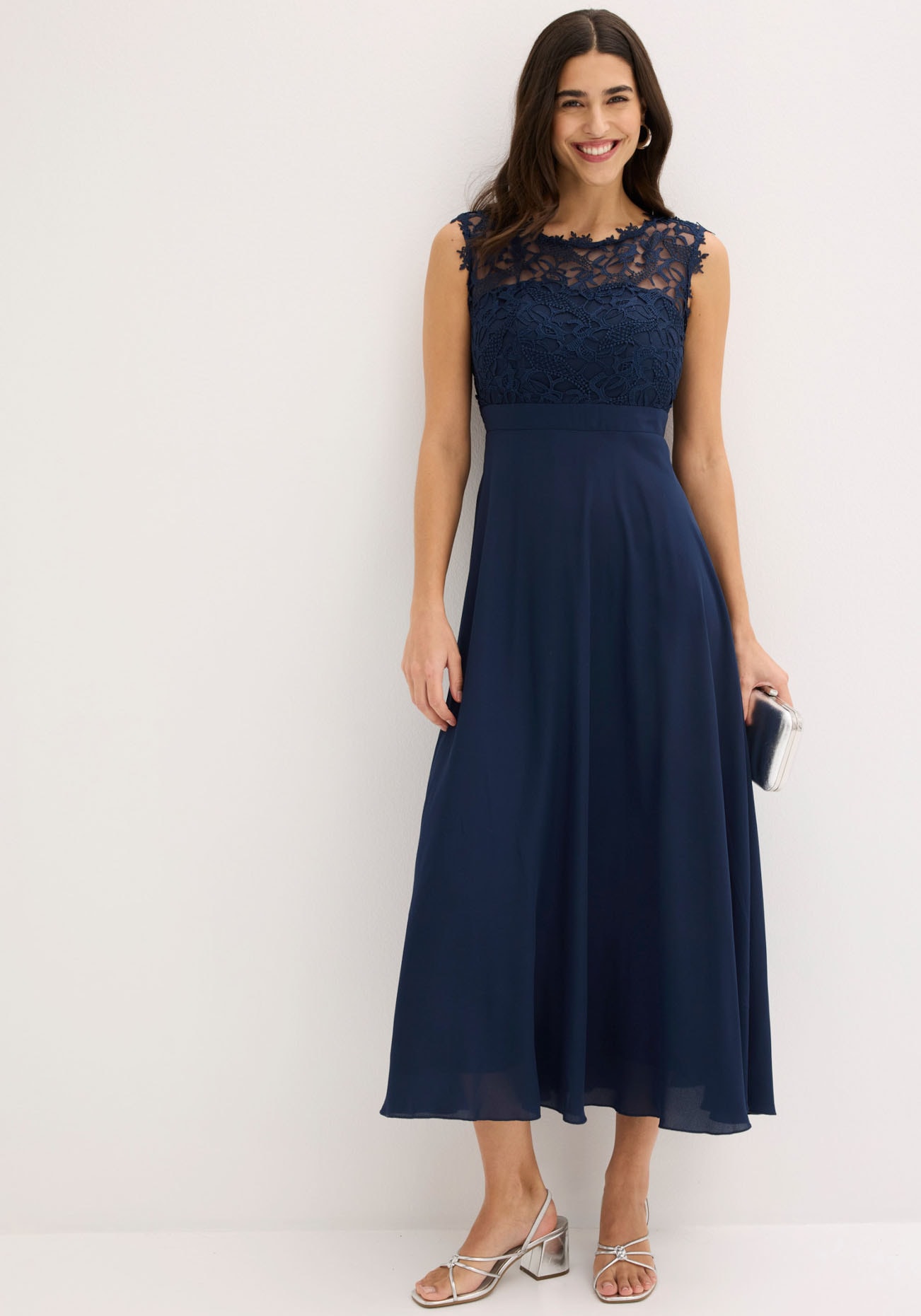 bonprix Maxi robe »Maxikleid mit Spitze« pour occasions festives, entièrement doublé, coupe cintrée