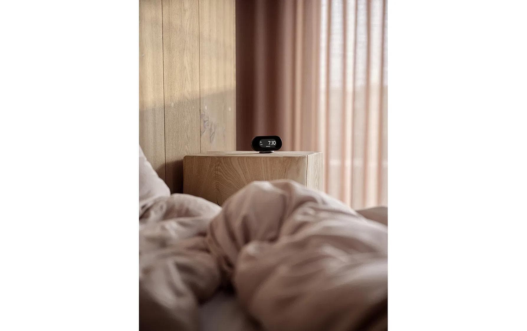 Jacob Jensen Réveil Kompakter digitaler Wecker mit E-Ink-Display