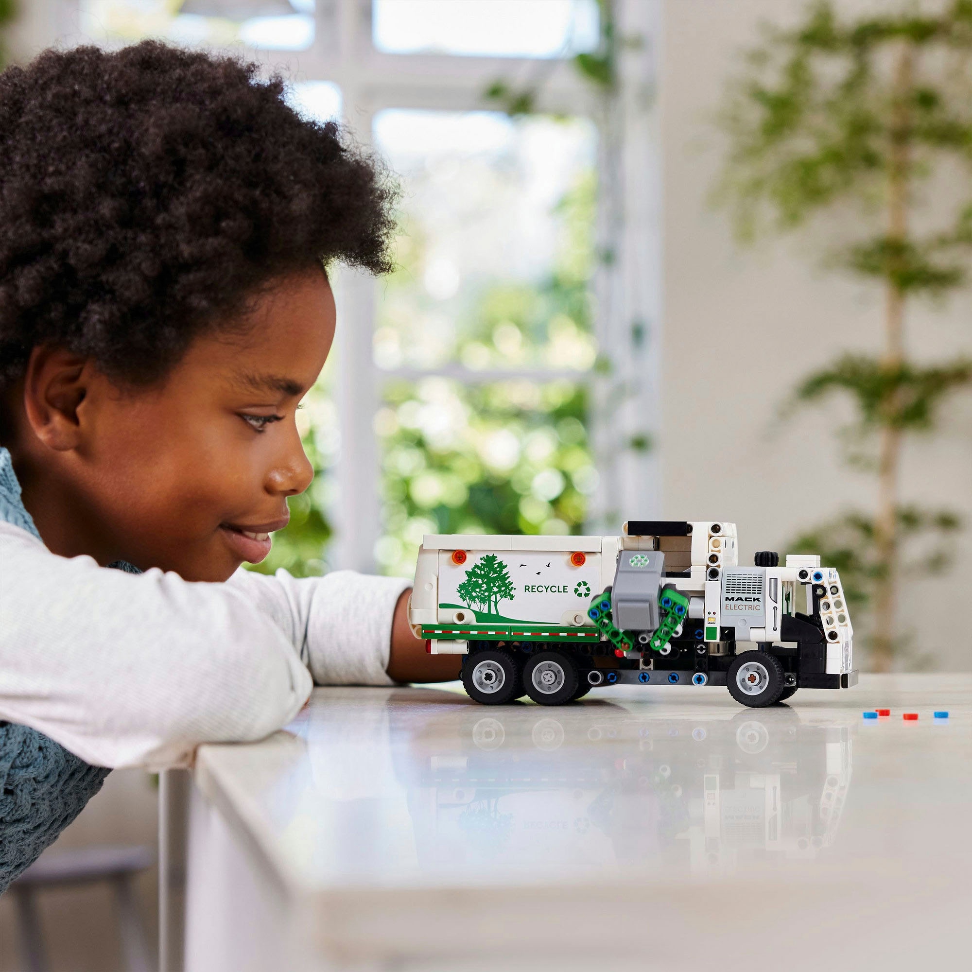 LEGO® Konstruktionsspielsteine »Mack® LR Electric Müllwagen (42167), LEGO Technic« Made in Europe
