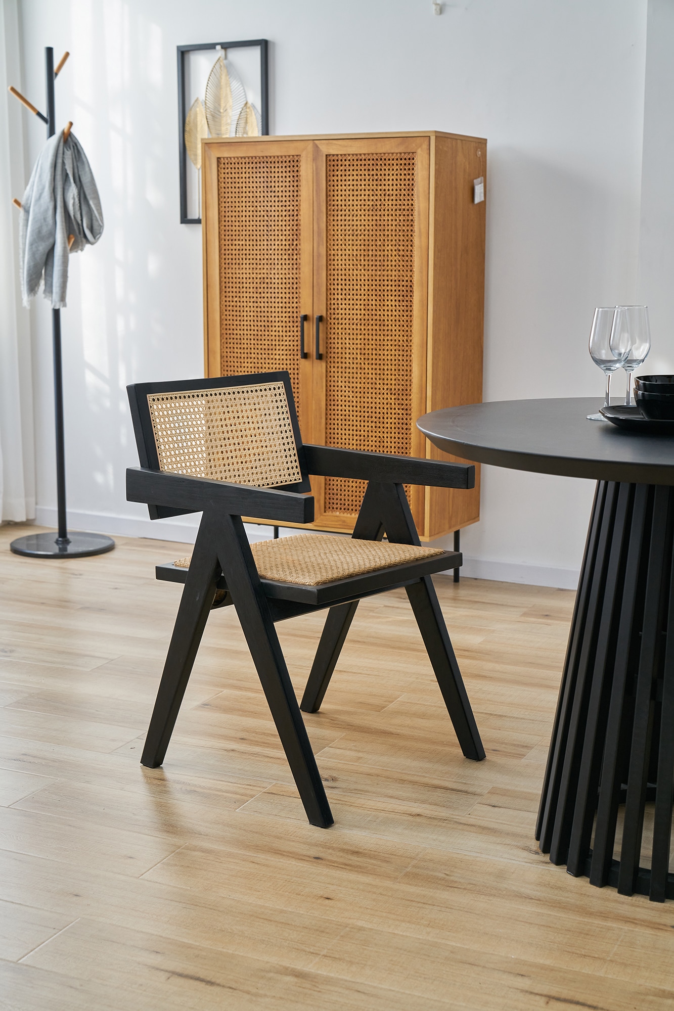 SIT Esstisch »Portland Ø 100 cm mit Säulengestell & Schweizer Kante« Säulenfuss schafft komfortable Beinfreiheit am Esstisch