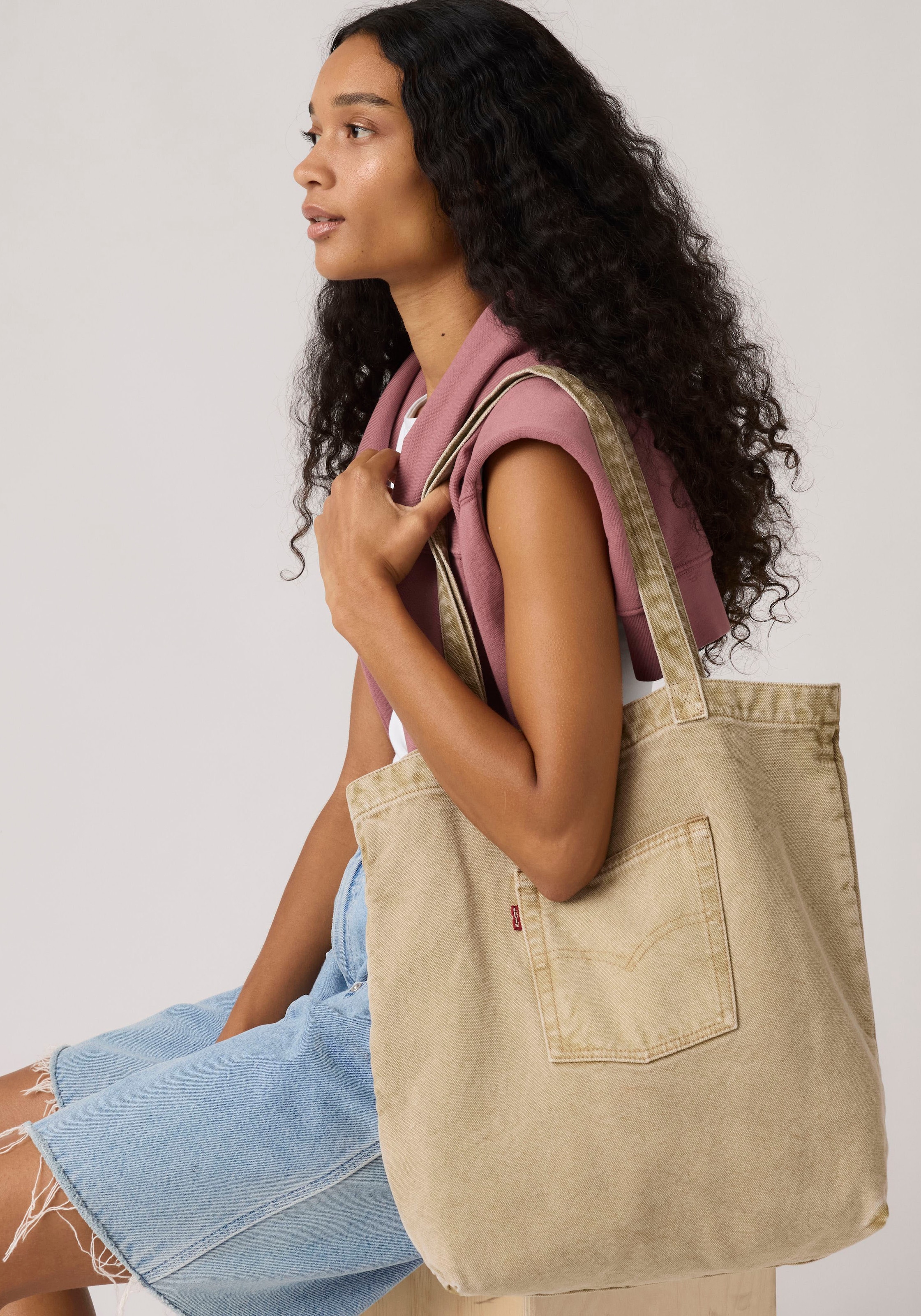Levi's® Beuteltasche »LEVI®S TOTE« aus Denim, mit Aussentasche