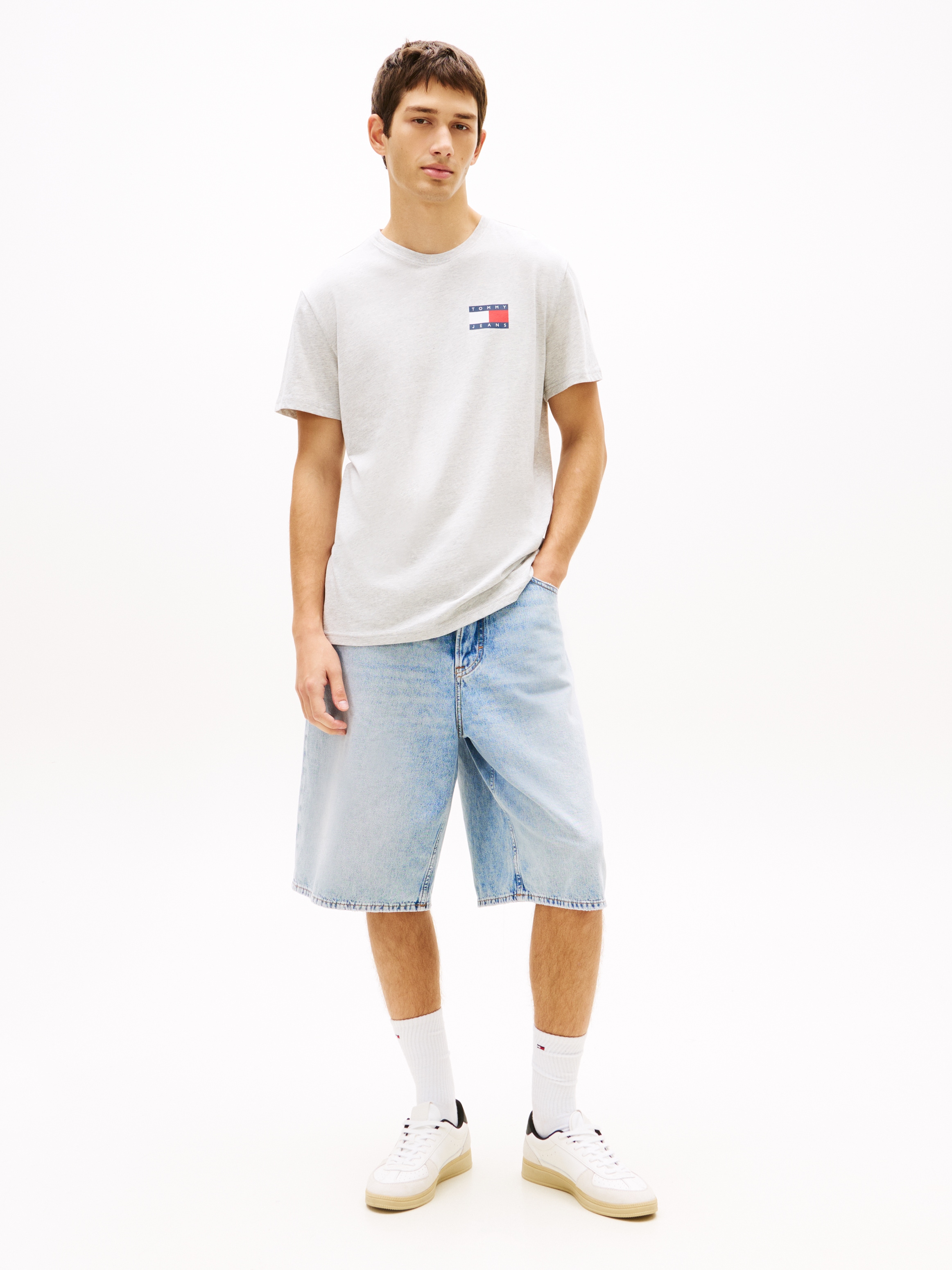 Tommy Jeans T-Shirt »TJM SLIM FIT ESSENTIAL FLAG« mit Rundhalsausschnitt