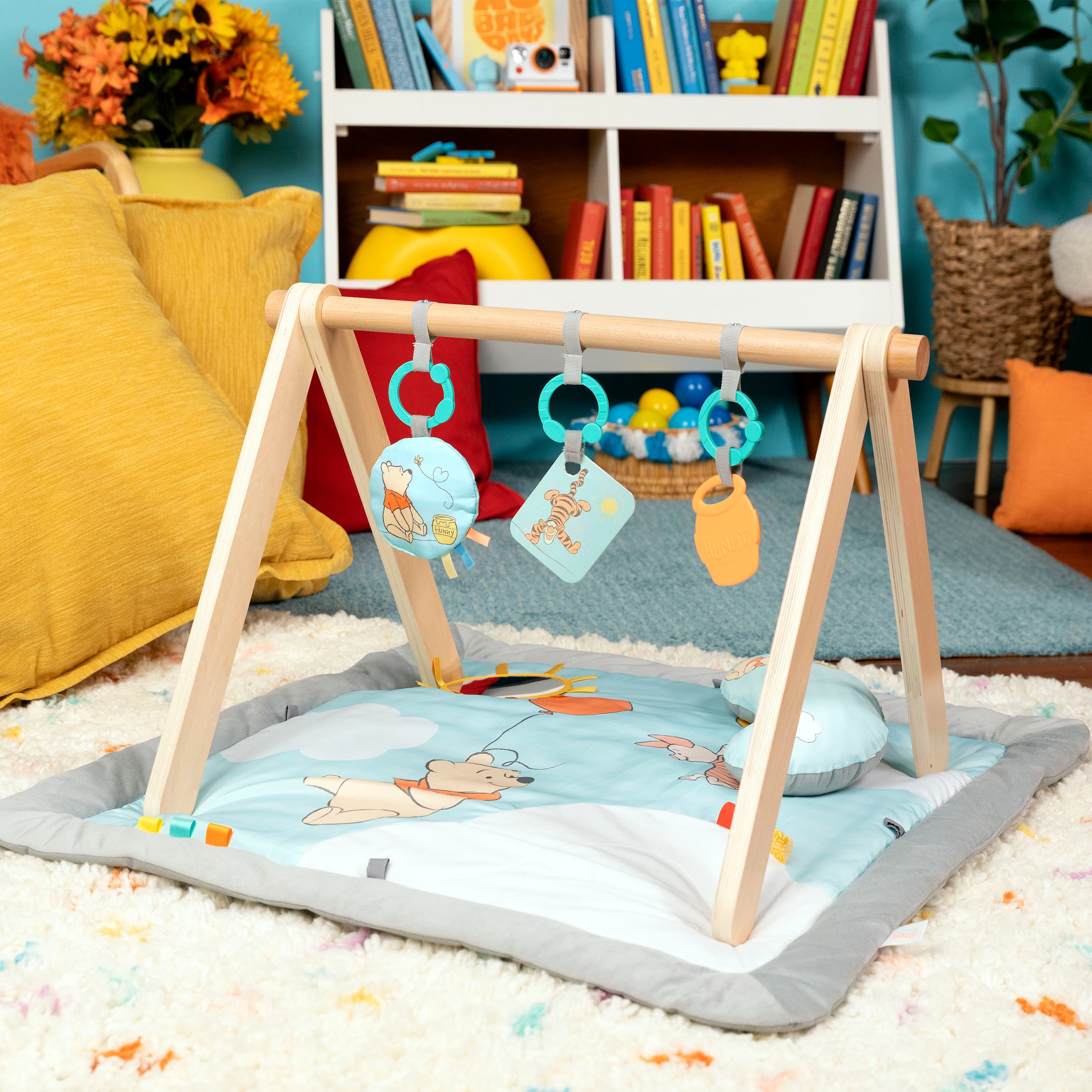 Bright Starts Spielbogen »WINNIE THE POOH Once Upon a Tummy Time ™ Activity Gym« mit Plüschmatte und Stützkissen