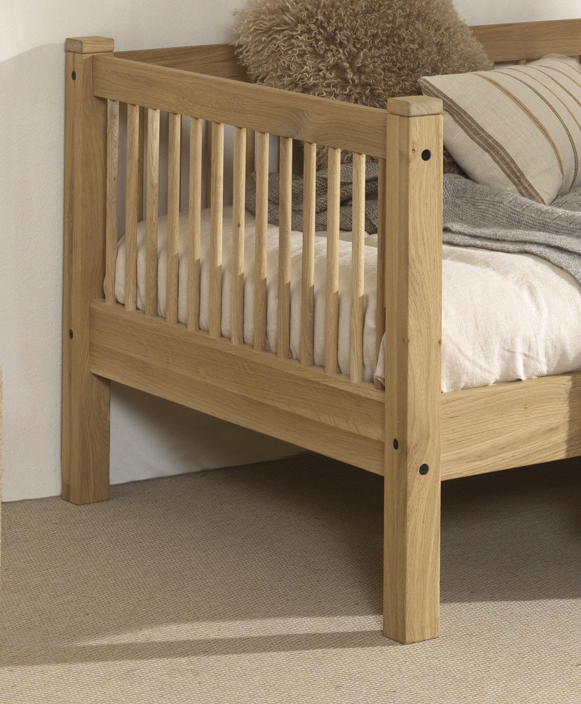 Vipack Daybett »Forrest 90/200 aus massiver Eiche, Oberfläche geölt, stabil gebaut« B/H/T ca. 207,5x68x97,5cm, inkl. Massivholz Rolllattenrost,  mit Sprossenumrandung, Rausfallschutz vorne, ohne o. mit Bettschublade