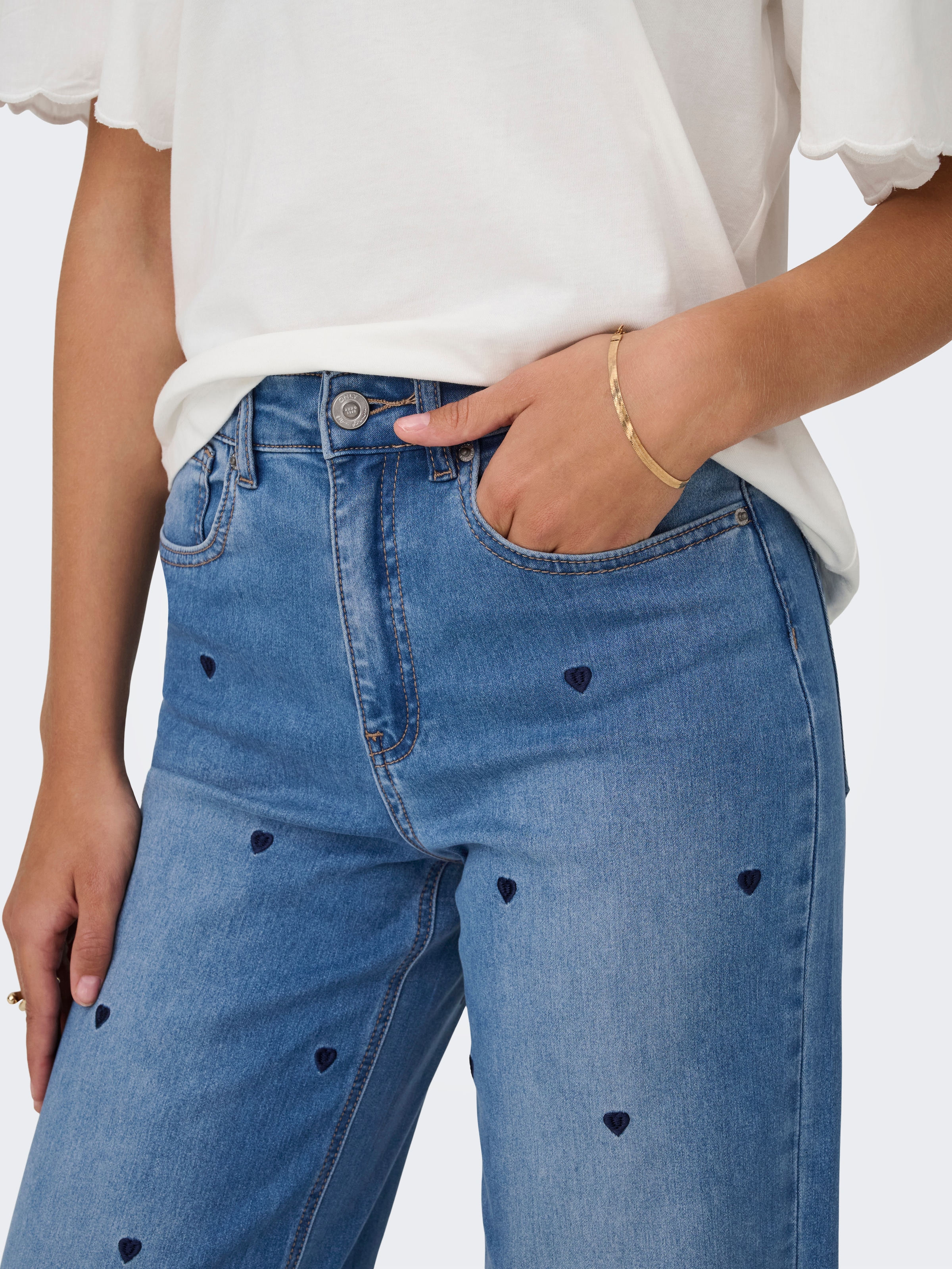 ONLY Jeans taille haute »ONLMADISON-ROYAL HEART HW WIDE DNM GUA« Materialmix, wide fit, high waist, allover Stickerei