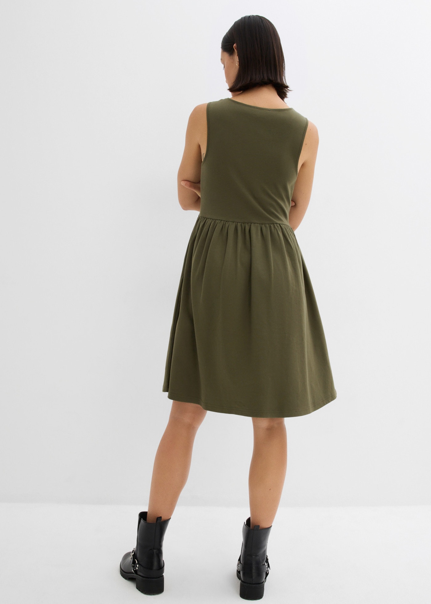 bonprix Robe t-shirt coupe confortable, sans manches, avec poches fendues, en coton