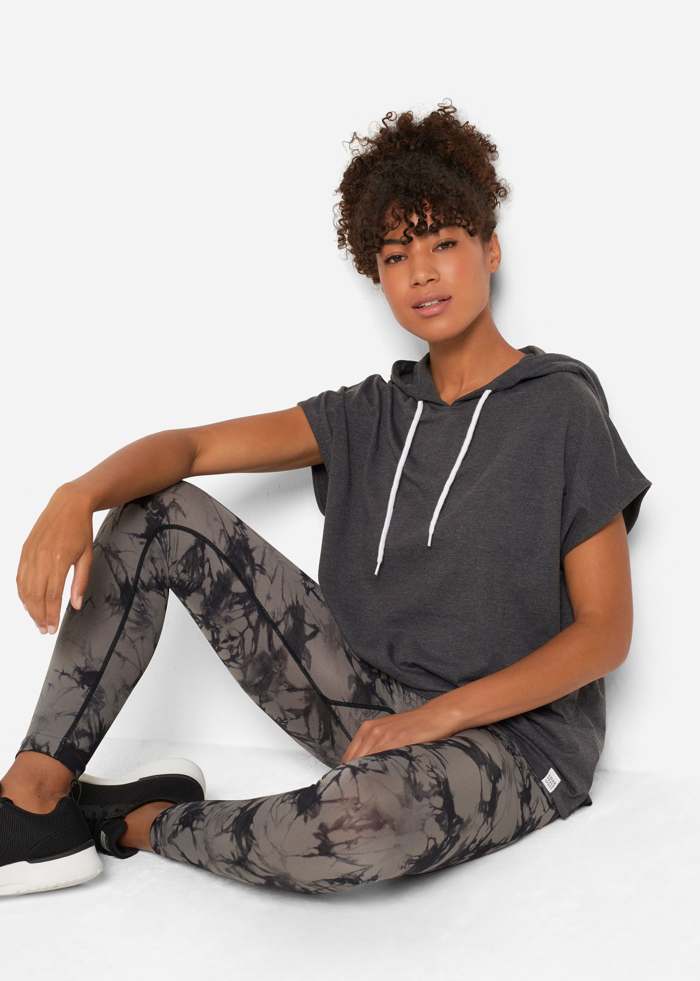 bonprix Sweat à capuche , lässige Passform, überschnittene Schultern
