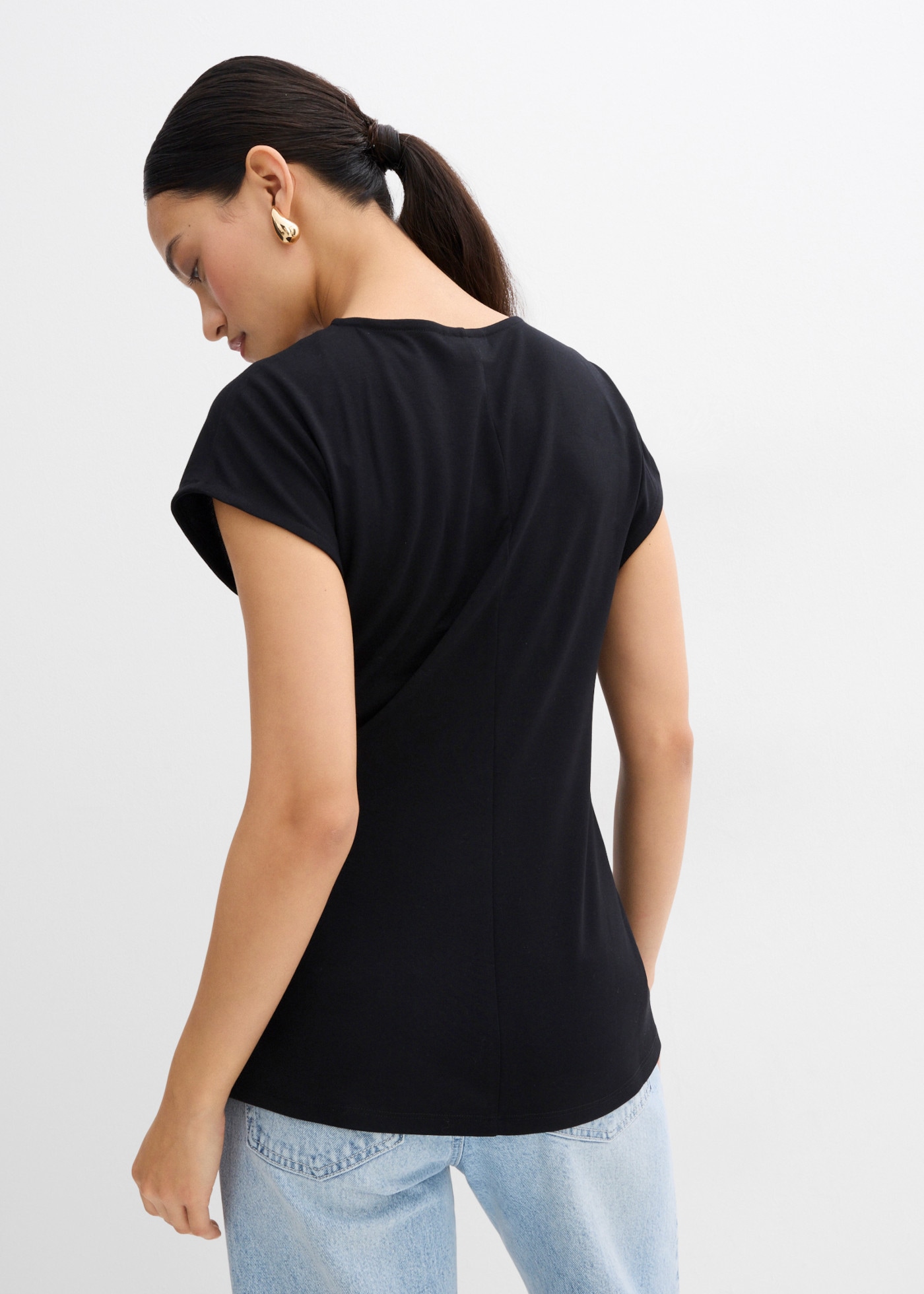 bonprix Haut de chemise Design sans manches, col en V, coupe slim fit