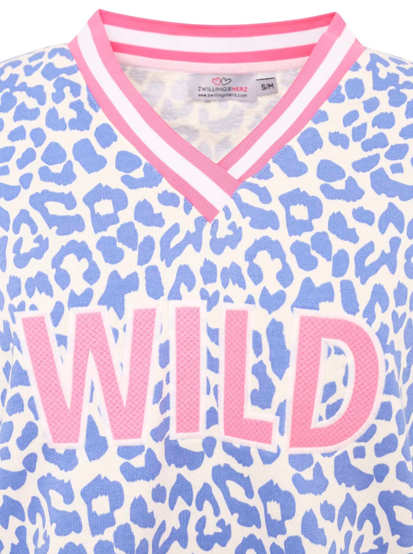 Zwillingsherz Sweatshirt »"Leo Pastell"«, mit V-Ausschnitt, gestreiften Bündchen und WILD Applikation
