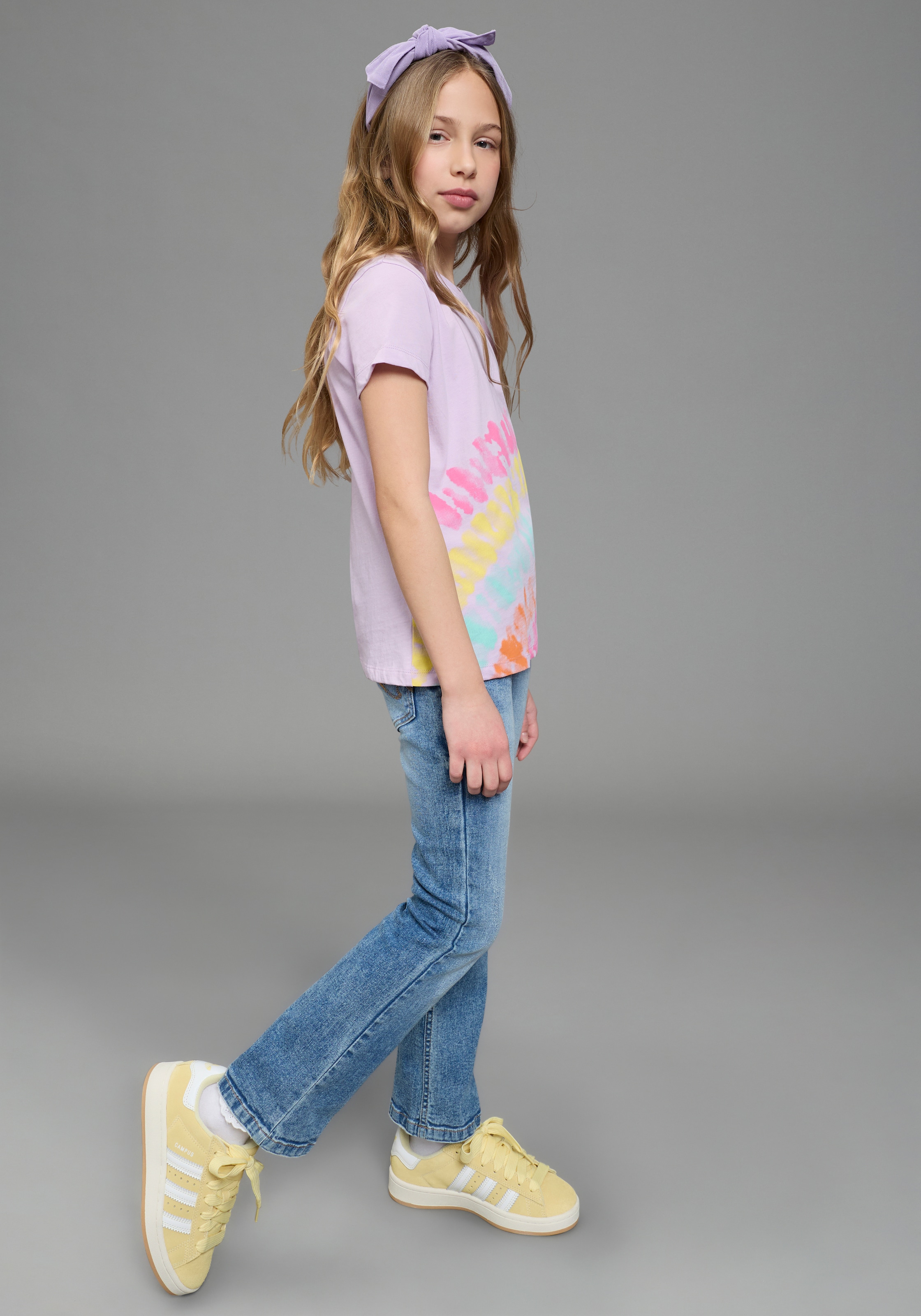 KIDSWORLD T-shirt »Shirt mit Regenbogen-Print« Kurzarm,  hüftlang geschnitten,  bedruckt,  Rundhals-Ausschnitt