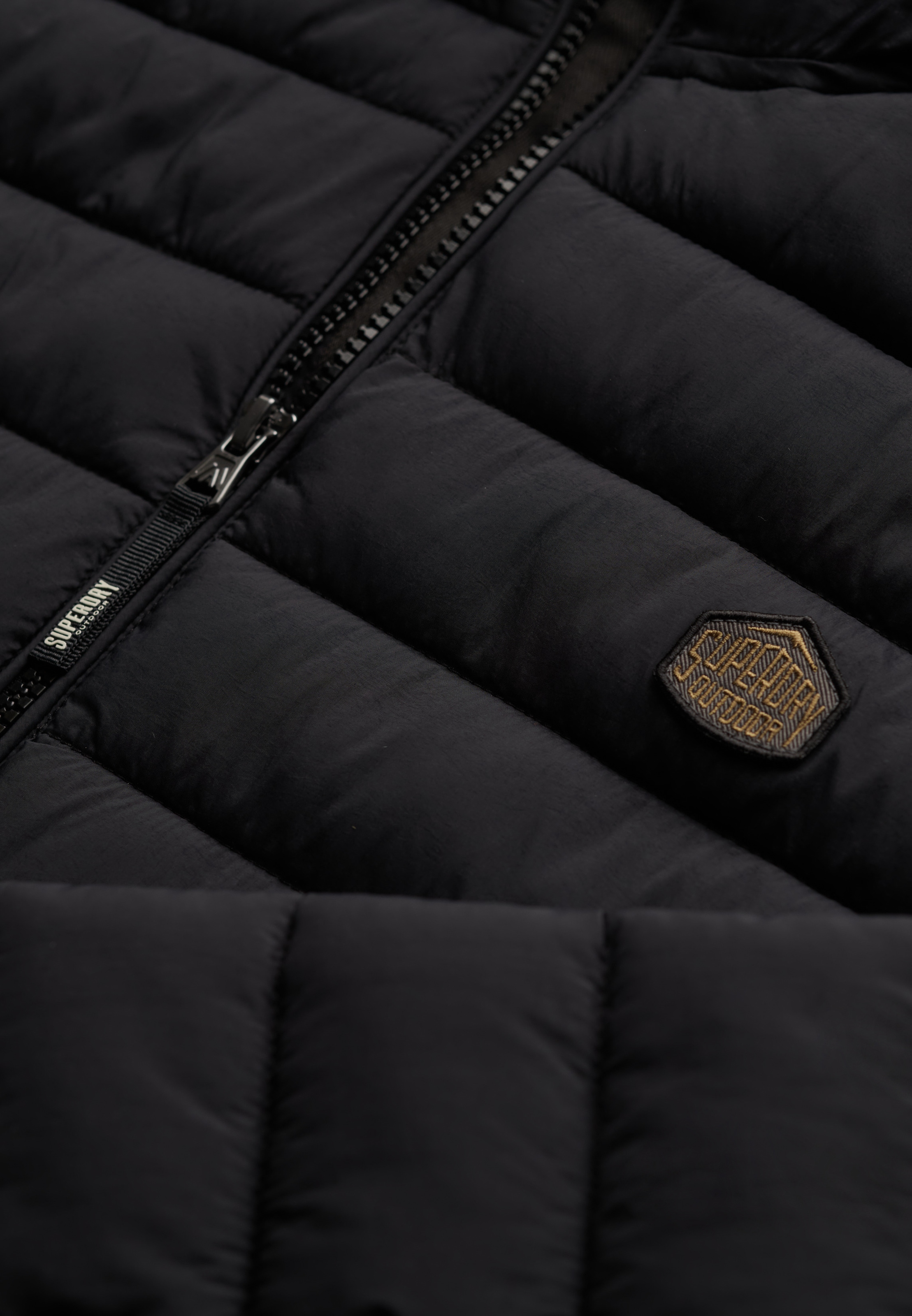 Superdry Steppjacke »Hooded Fuji Lite Jacket« mit Kapuze slim fit Form, mit Kapuze