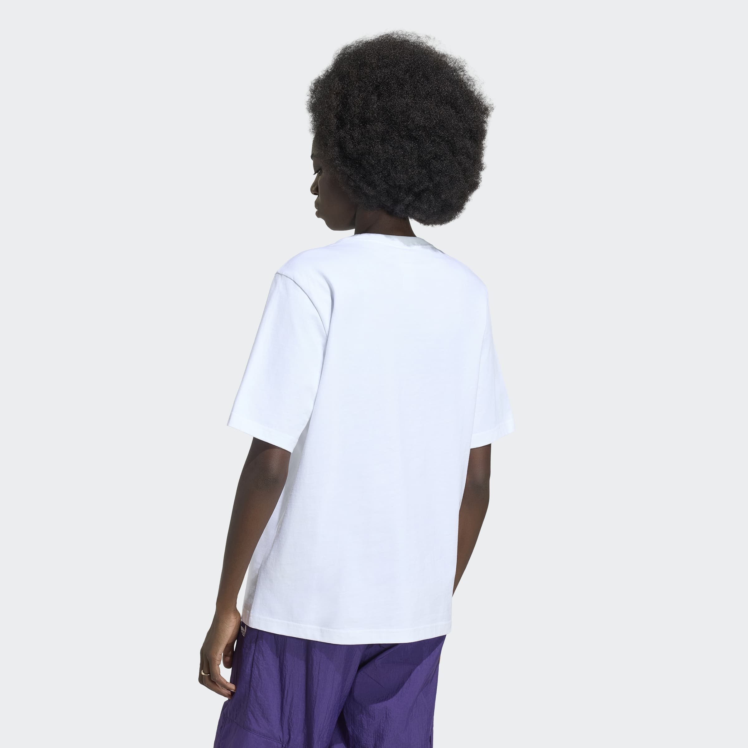 adidas Originals T-shirt »ESSENTIALS, LOCKER GESCHNITTEN« pour adultes, style sportif, manches courtes, sans fermeture