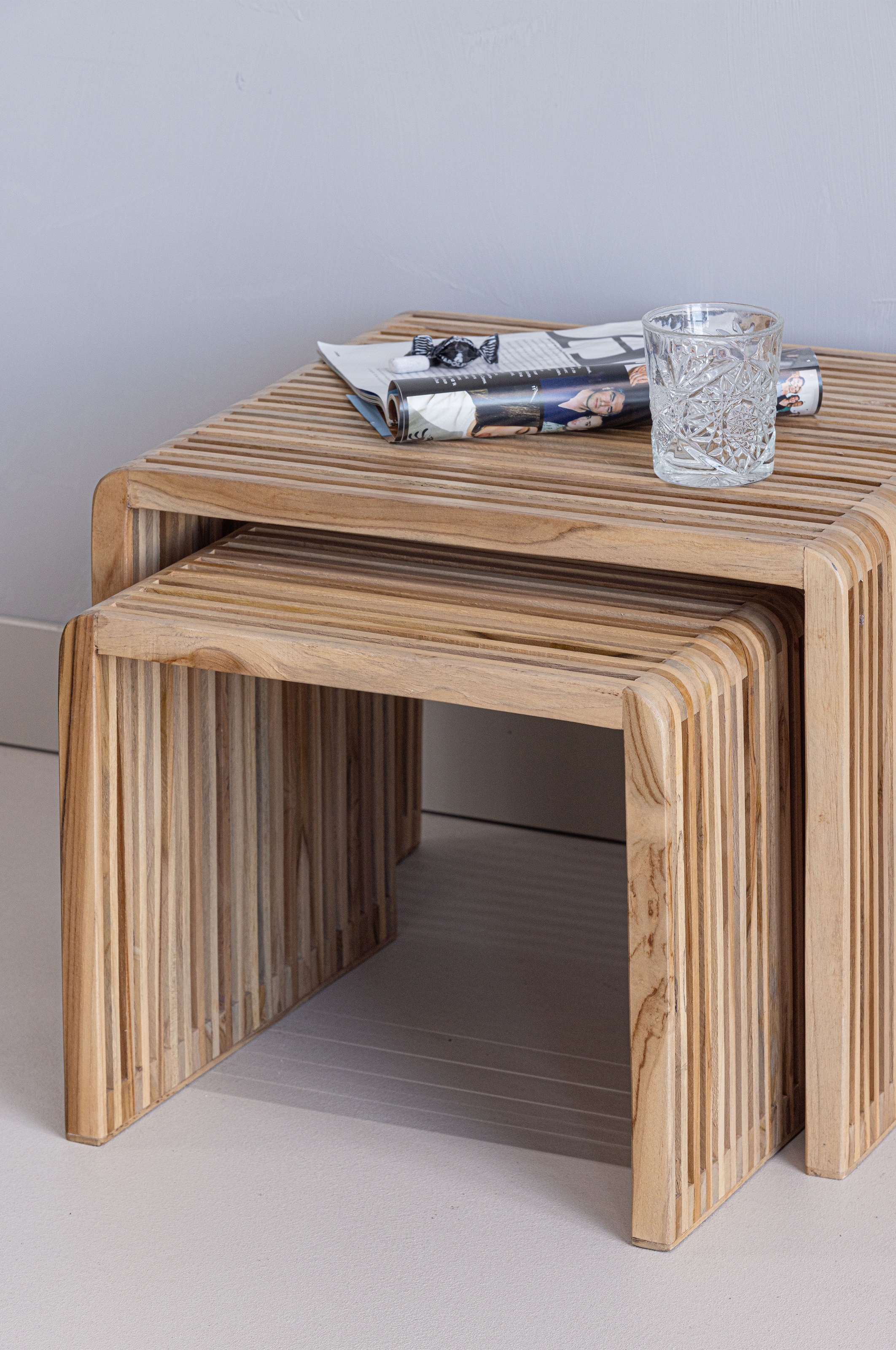 WOOOD Table d'appoint »Jasmijn aus recyceltem Teakholz als 2er-Set B 50 x T 45 x H 41 cm« Ensemble, 2 cuis tlg. lot de 2, surface facile d'entretien, usage exclusivement intérieur