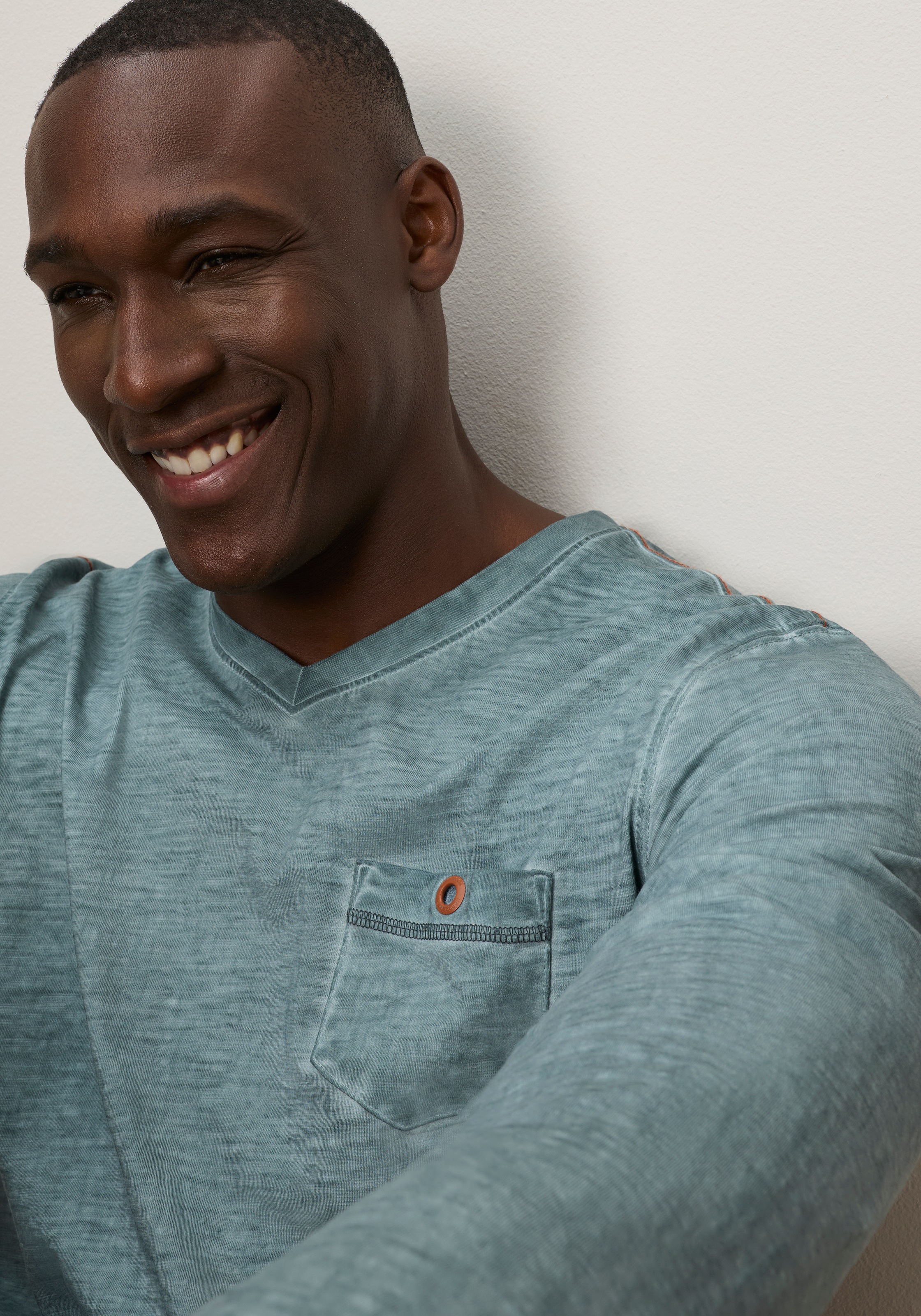 KangaROOS T-shirt à manches longues avec encolure en V, manches longues, en tissu slub