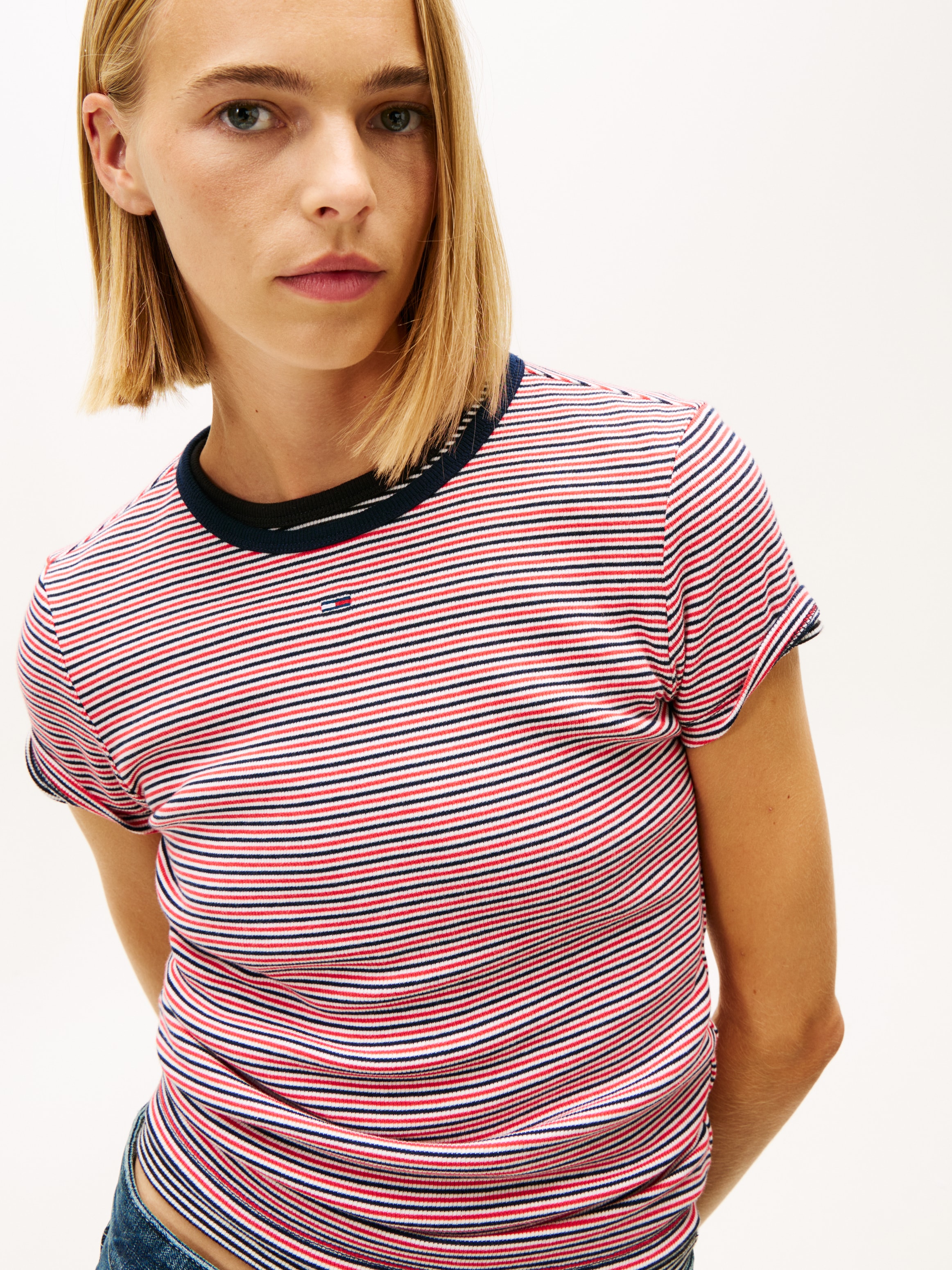 Tommy Jeans Kurzarmshirt »TJW ESSENTIAL RIB SHORT SLEEVE EXT« Baumwollmischung in gerippter Struktur, Slim Fit