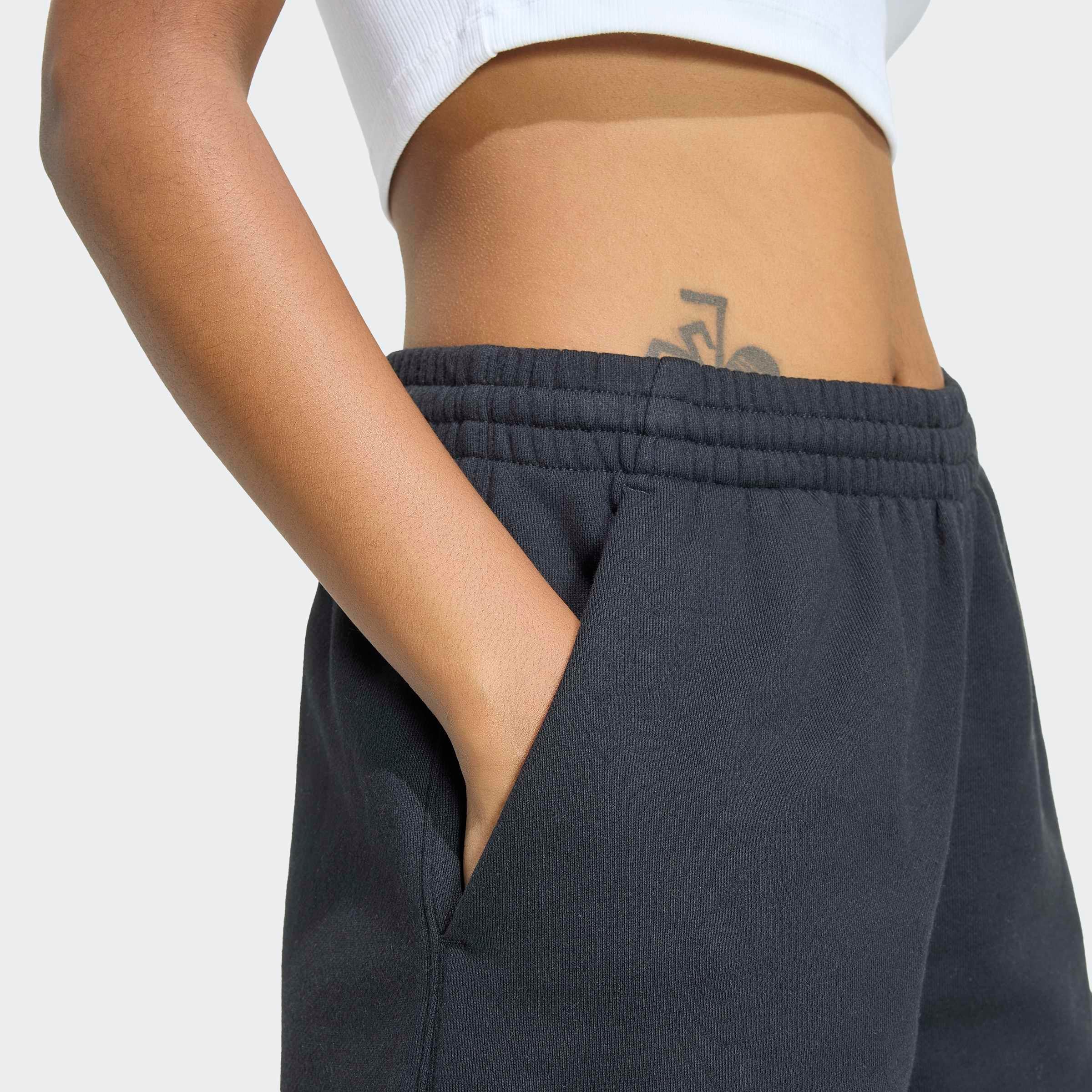 adidas Originals Short »ESSENTIALS FRENCH TERRY«  avec coupe ample, en coton