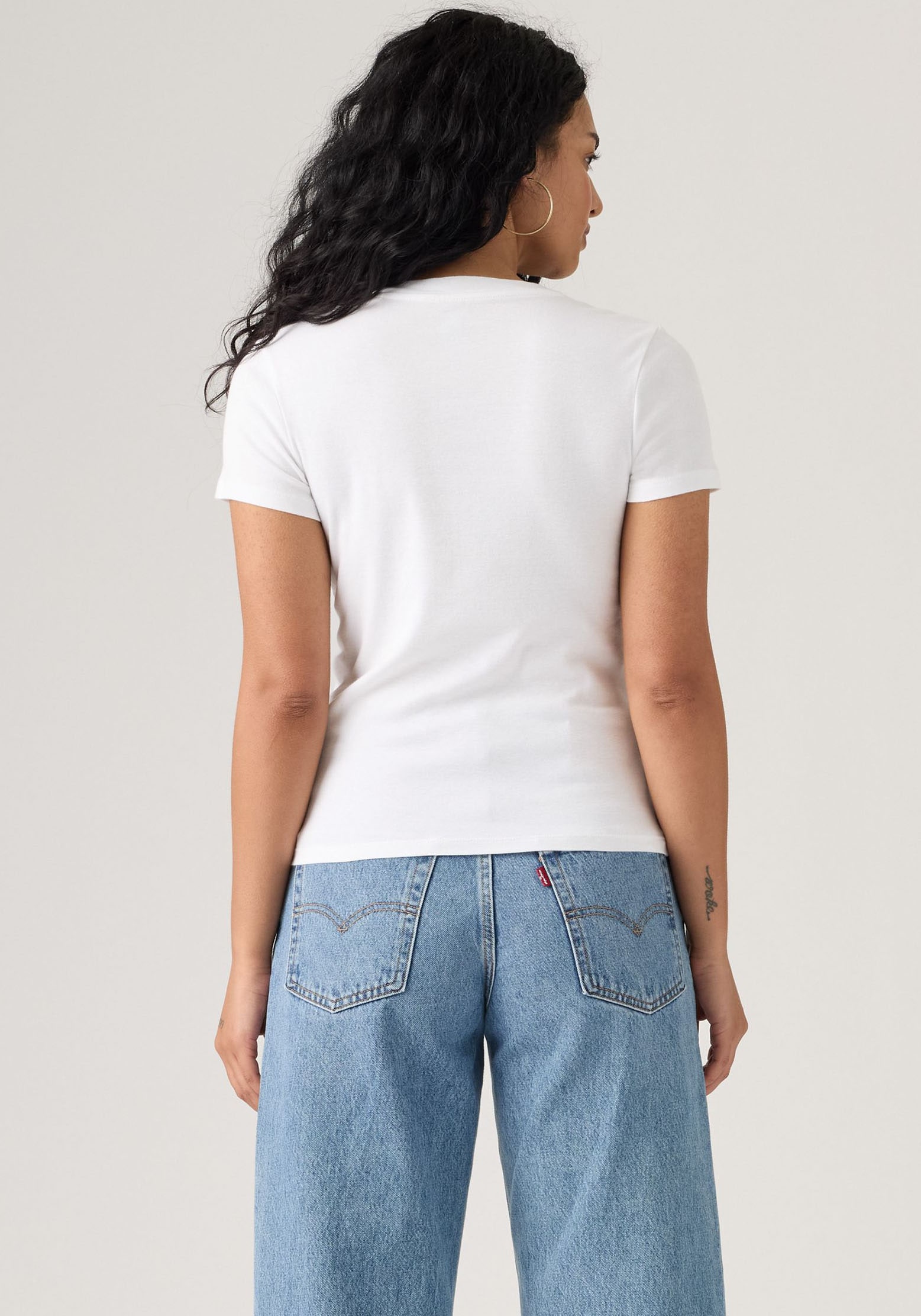 Levi's® T-Shirt »Mini-Logo« Packung, 2 Stk. mit kleiner Markenlogo-Stickerei auf der Brust