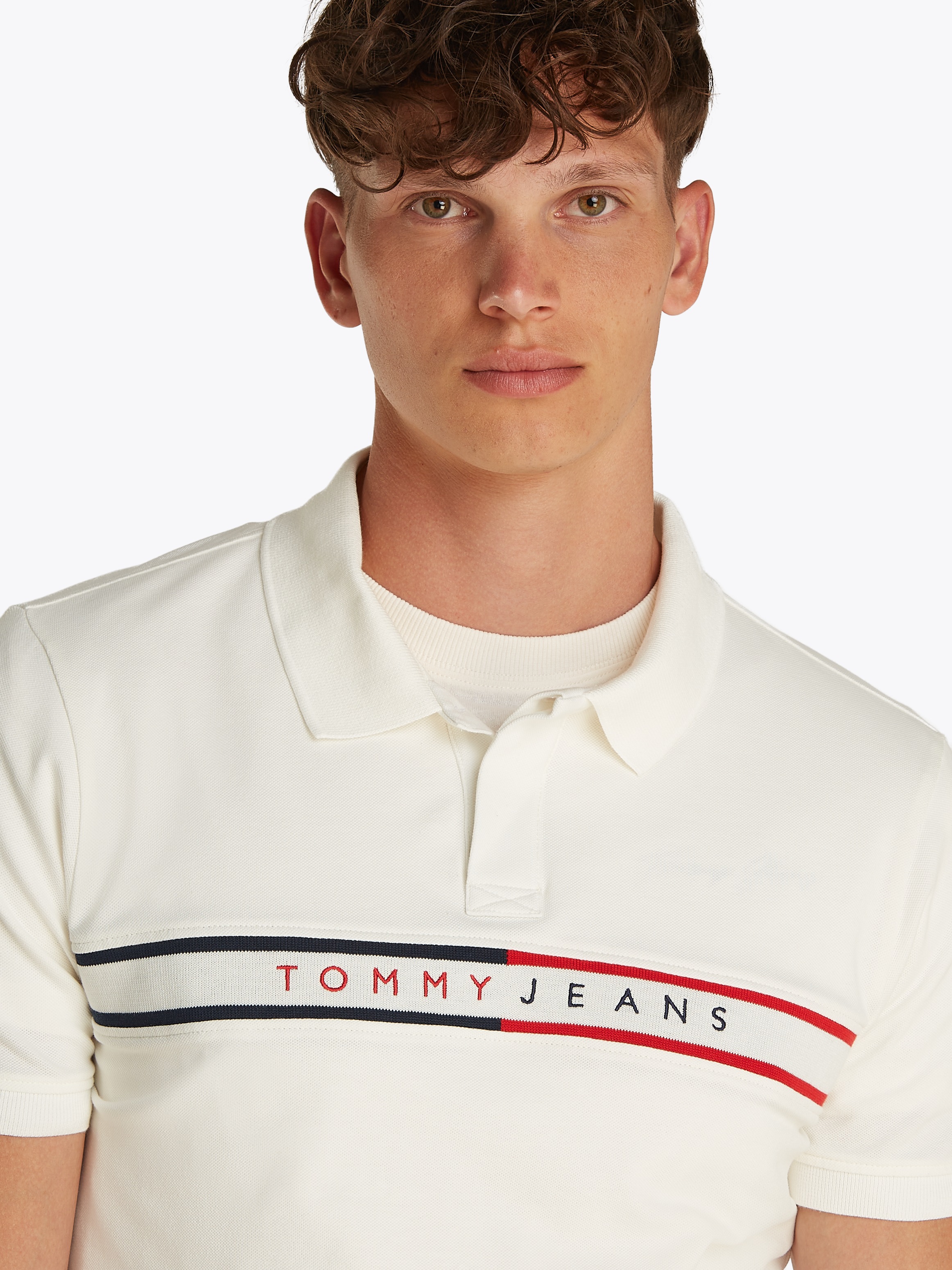 Tommy Jeans Polo »TJM SLIM CHEST FLAG POLO« Mit Rundhalsausschnitt