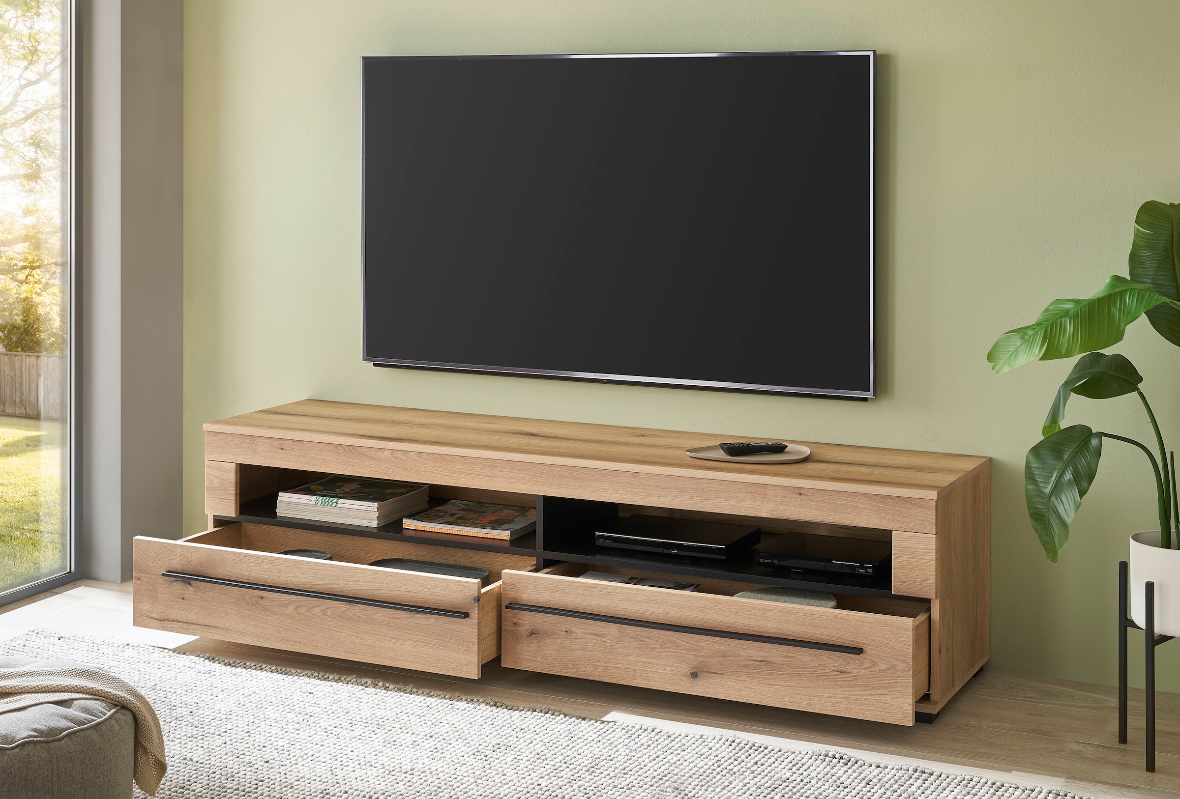 Home affaire Lowboard »modernes TV-Unterteil, Kommode in Eiche Evoke oder weiss« schwarze Stangengriffe, ausreichend Stauraum, vielseitig einsetzbar