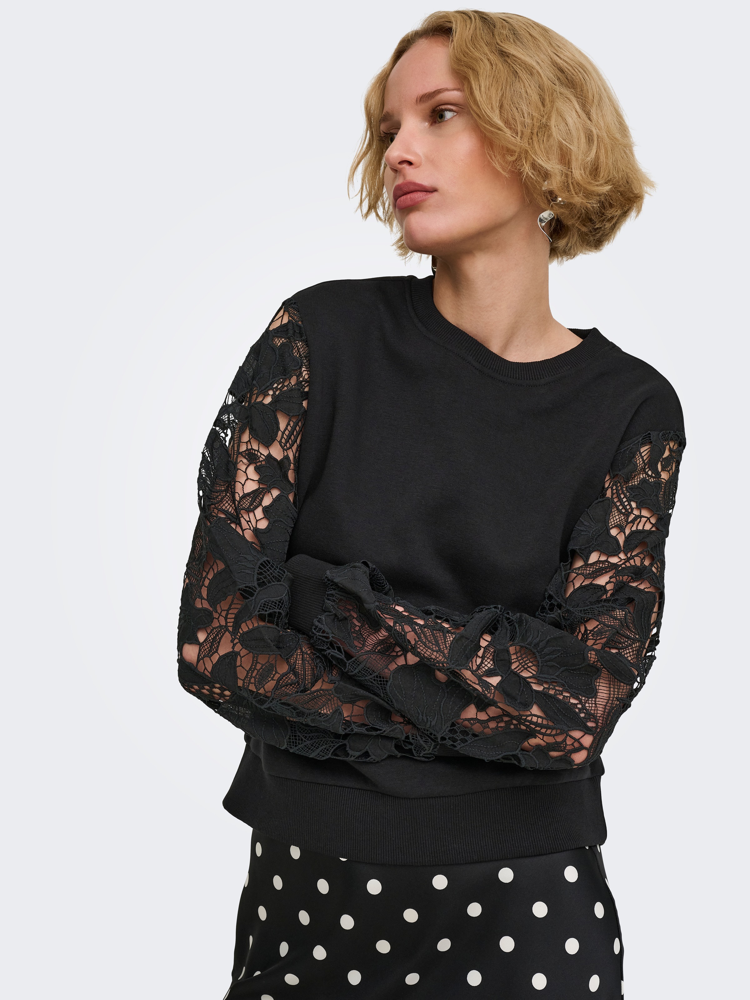 ONLY Sweat-shirt »ONLSTILLA L/S LACE SLEEVES CS SWT«, mélange coton, coupe régulière
