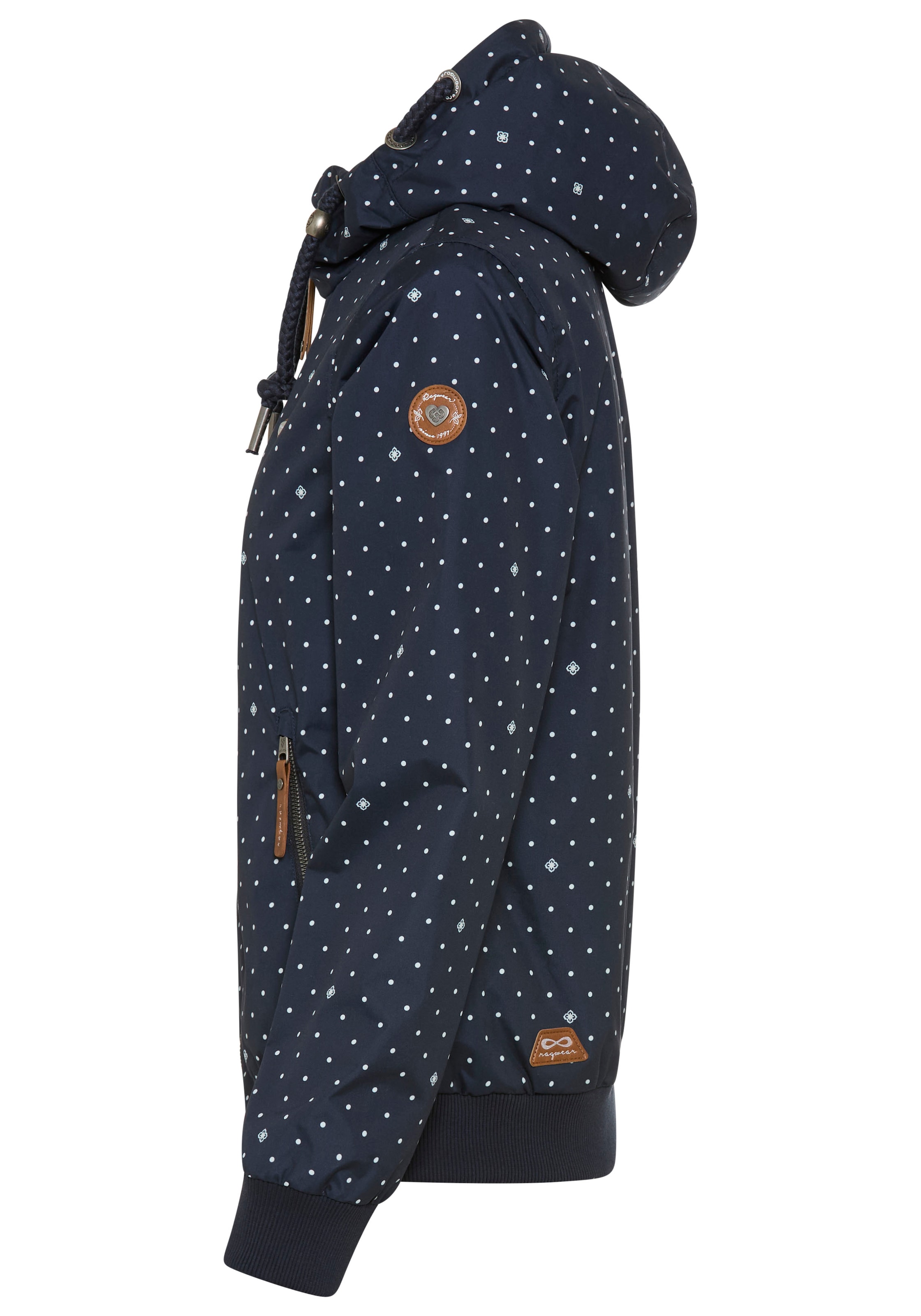 Ragwear Outdoorjacke »NUGGIE DOTS O« mit Kapuze aus Polyester, hüftlange Passform, hochschliessender Kragen