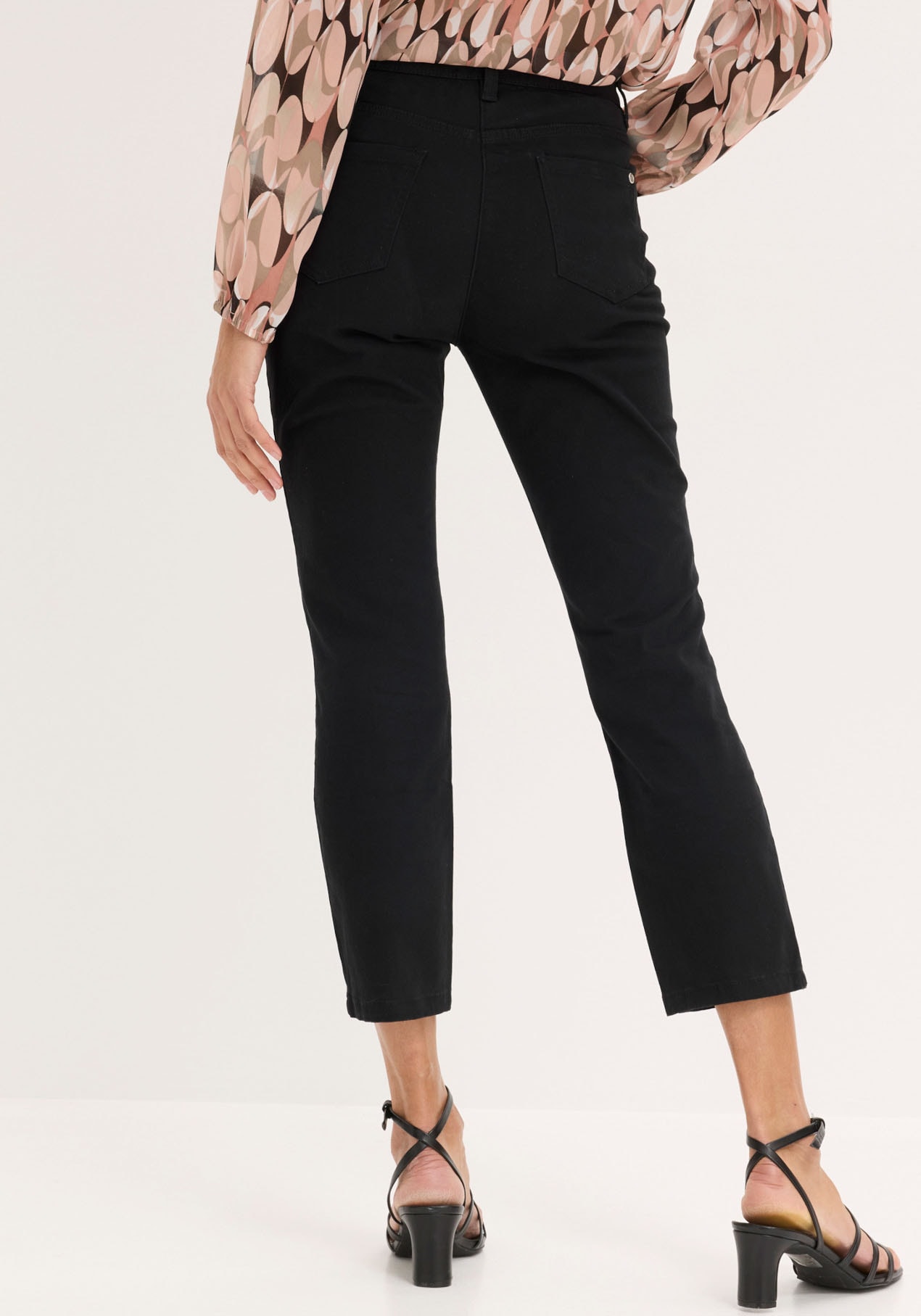 bonprix Pantalon stretch  longueur 7/8, coupe étroite, en majorité coton