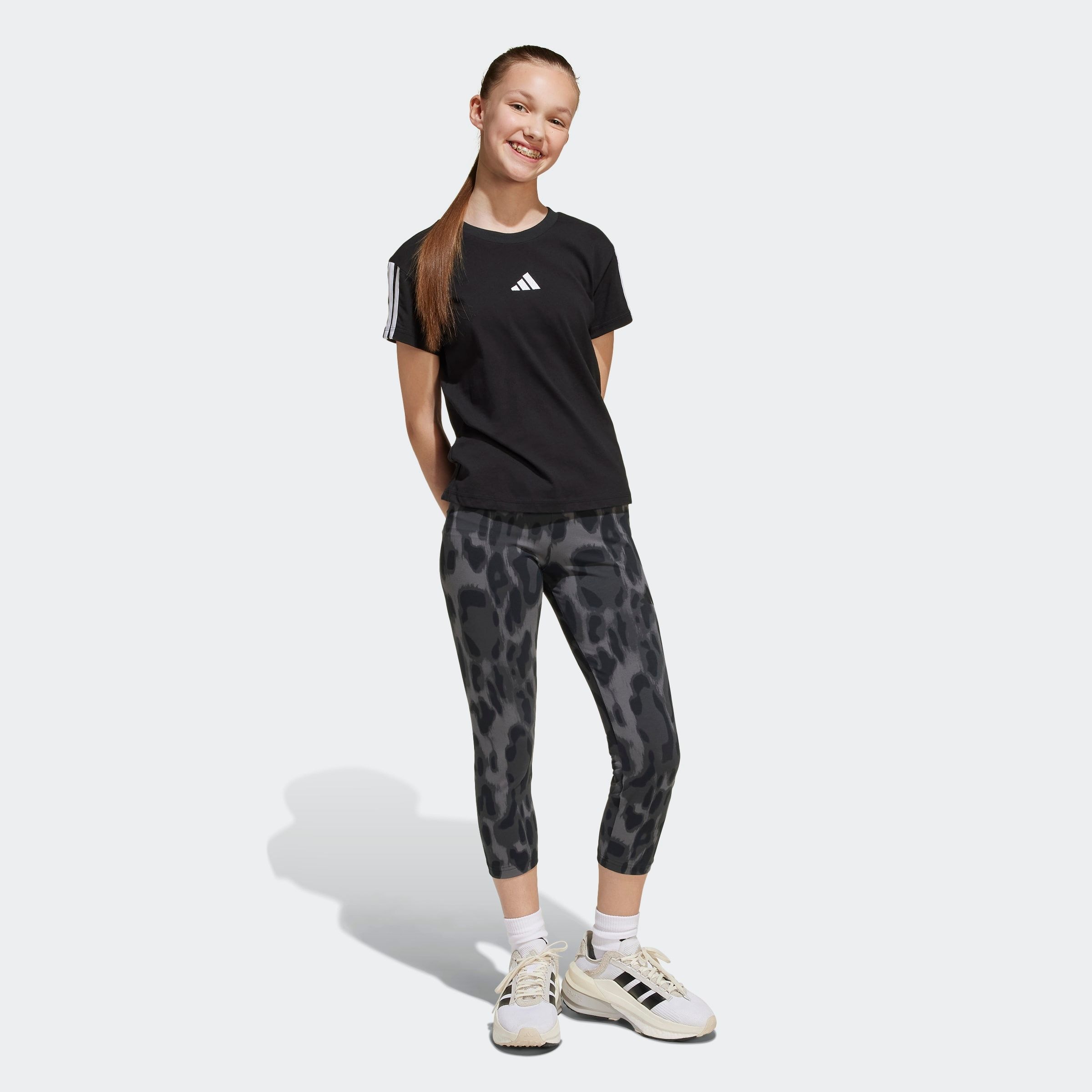 adidas Sportswear T-Shirt »ESSENTIALS KIDS« für Kinder, mit Rundhalsausschnitt, ohne Verschluss, aus Baumwolle