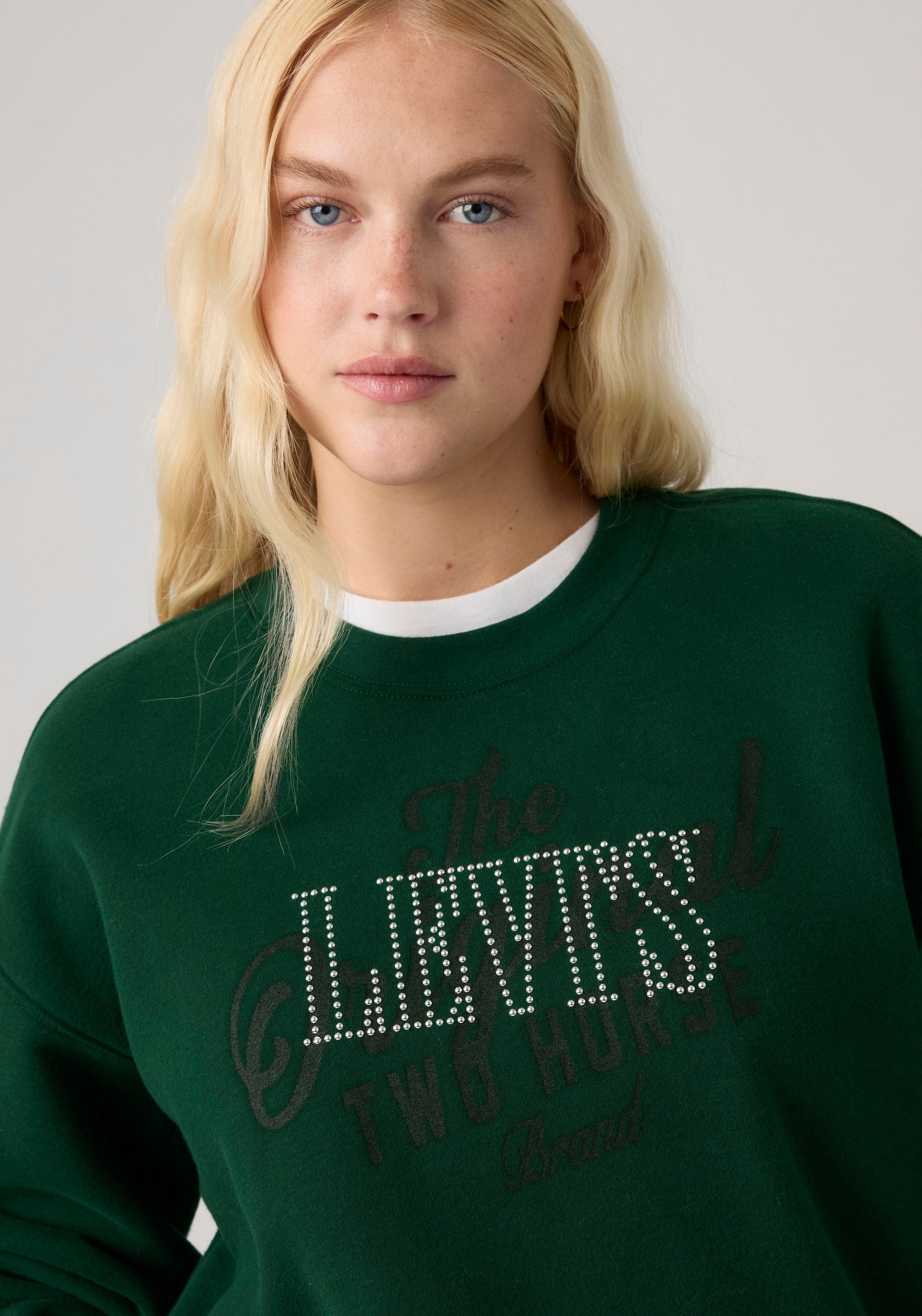 Levi's® Sweat-shirt »GR EVERYDAY CREW 2.0«, détails pailletés sur le devant
