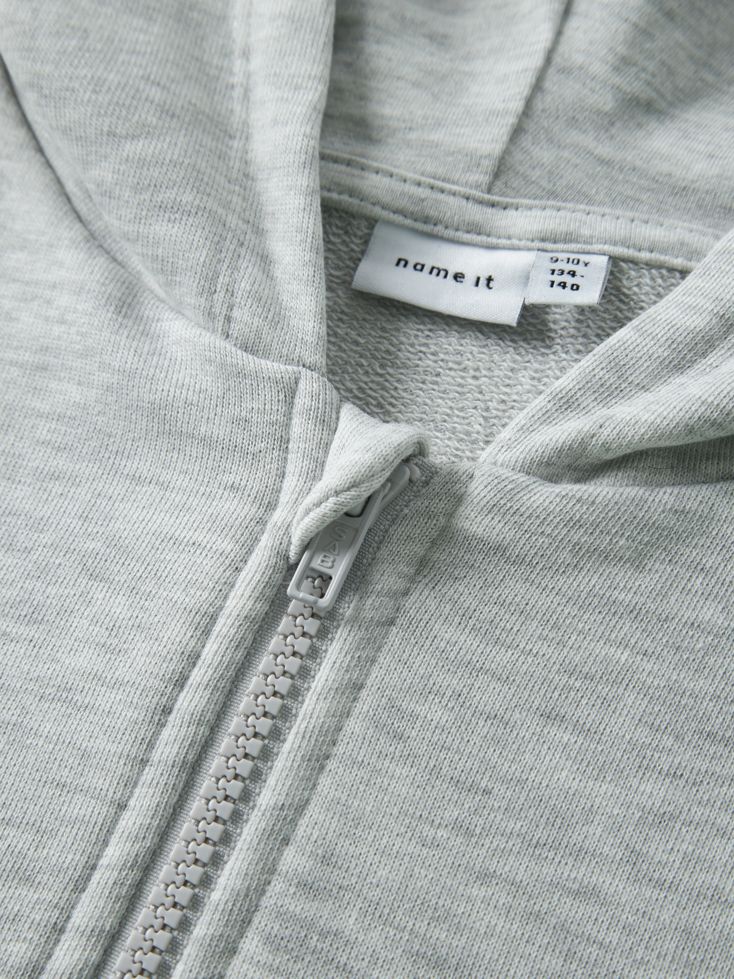 Name It Kapuzensweatjacke »NKFMILLE SHORT NREG SWE CARD WH UNB NOOS«