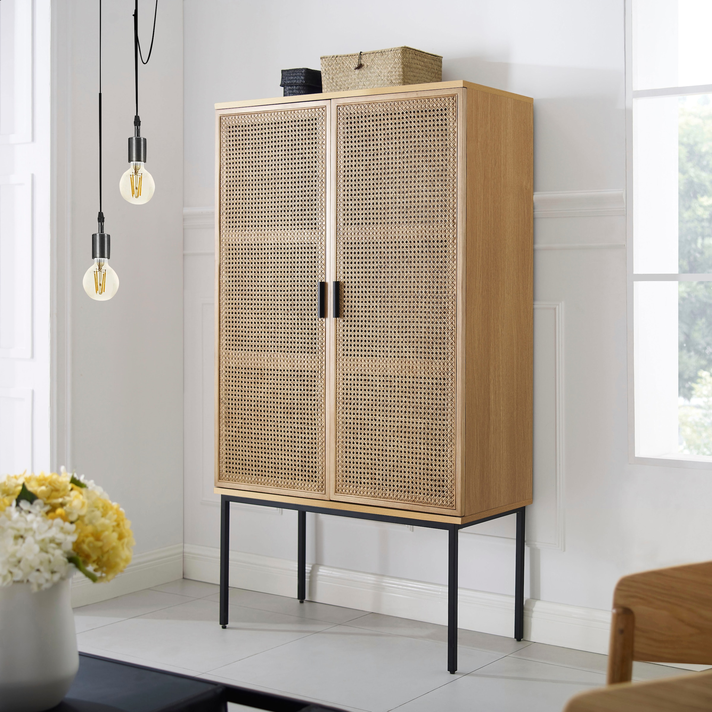 INOSIGN Highboard »Feines« Eschenholz-Details, robustem Metallgestell, FSC-zertifiziertem Holz