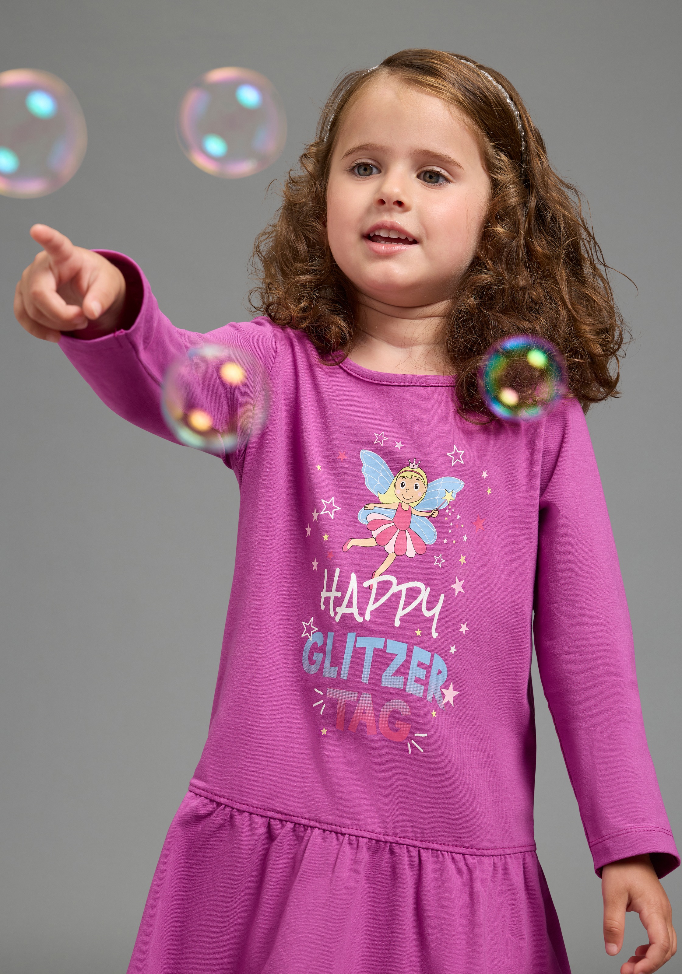 KIDSWORLD Robe en jersey »HAPPY GLITZER TAG« longueur au-dessus du genou, look ludique, en mélange de coton