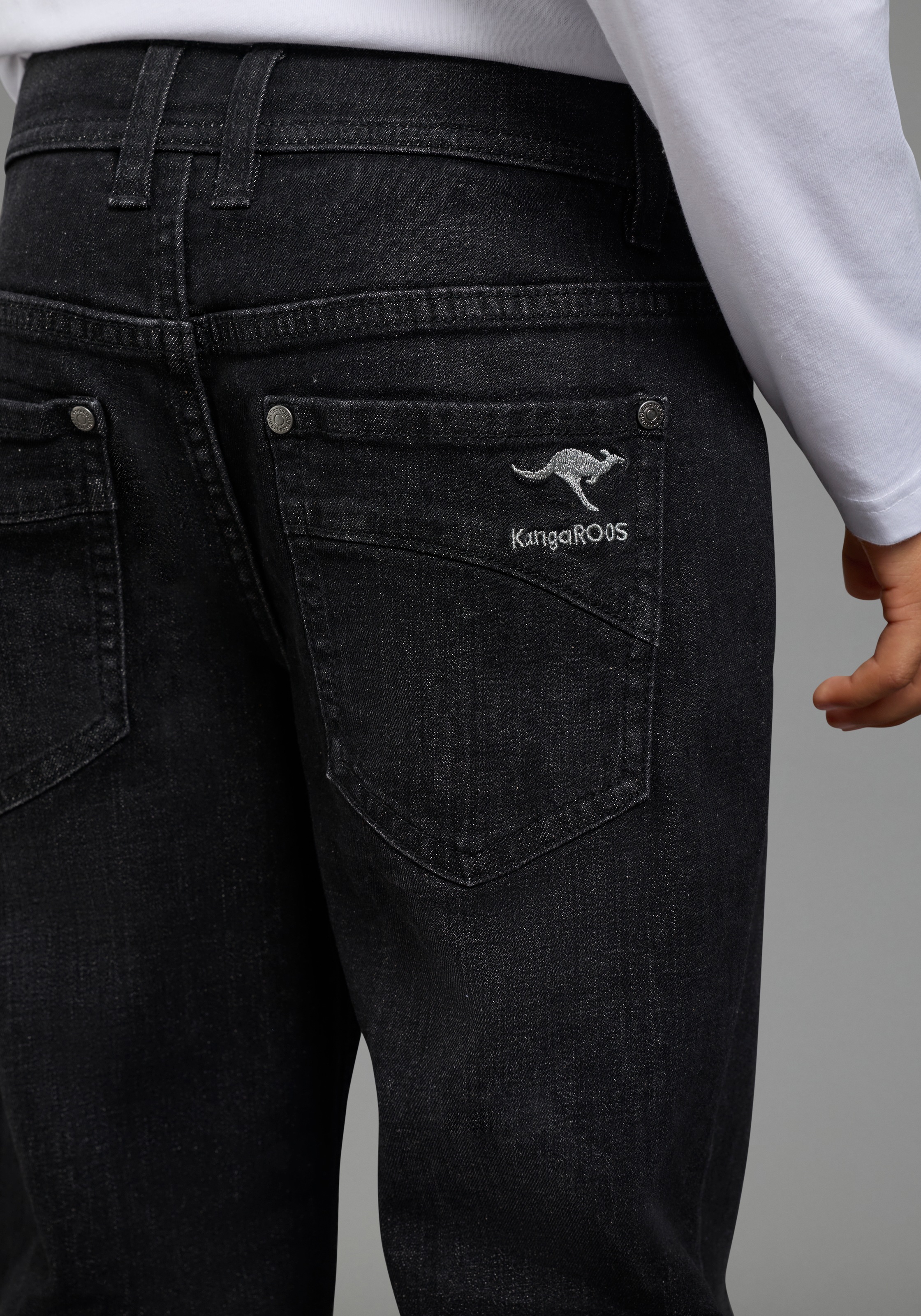KangaROOS Loose-fit-Jeans »Jeans mit weitem Bein« , mit Logo-Stickerei