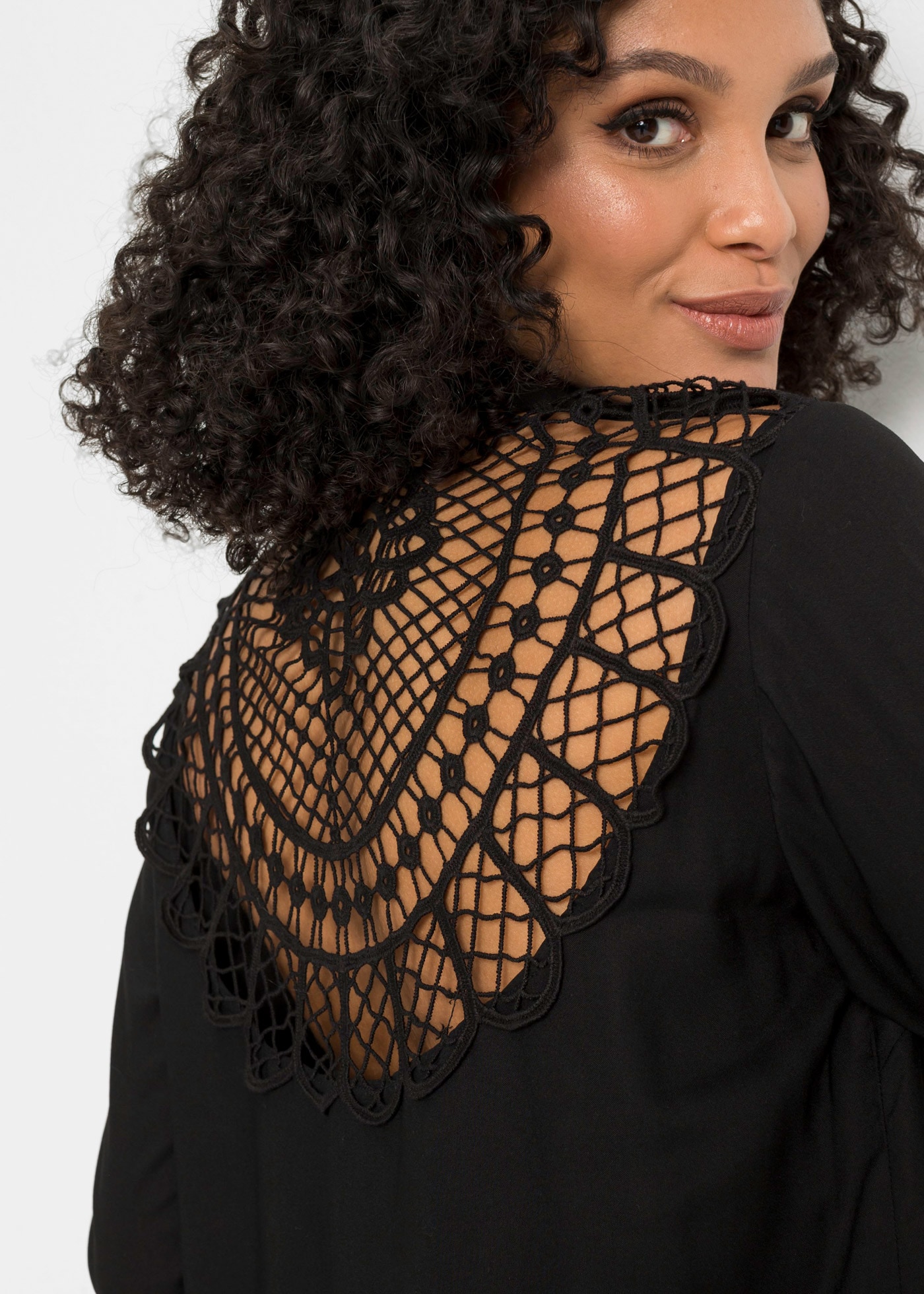 bonprix Blouse à manches longues »Bluse aus Baumwoll-Viskose Mix« bequeme Passform, aus Viskose, mit Spitze aus Baumwolle, Langarm