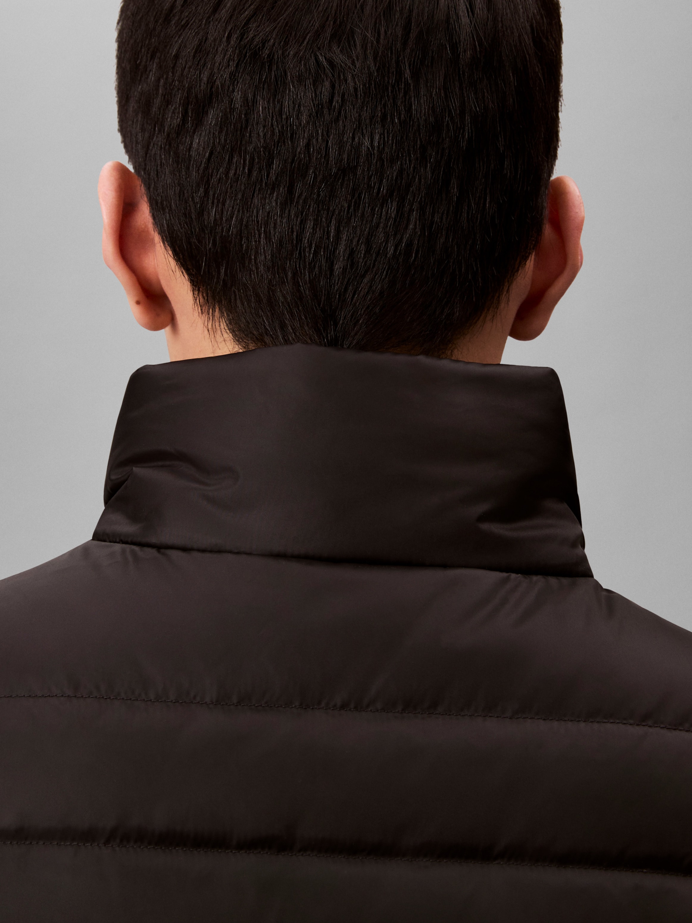 Calvin Klein Gilet matelassé »SLVLSS LT WT NYLON PUFFER VEST«, Mit Rundhalsausschnitt
