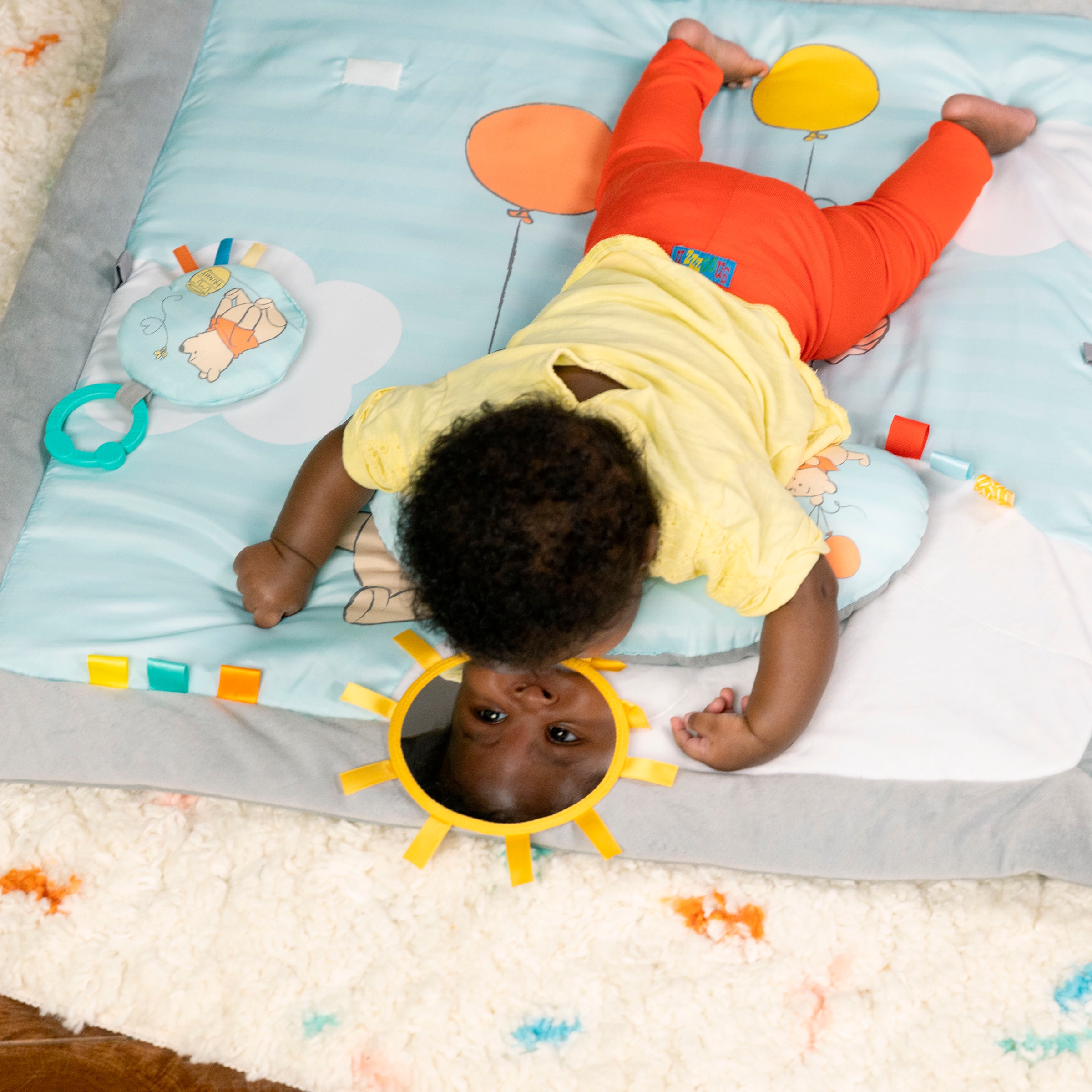 Bright Starts Spielbogen »WINNIE THE POOH Once Upon a Tummy Time ™ Activity Gym« mit Plüschmatte und Stützkissen