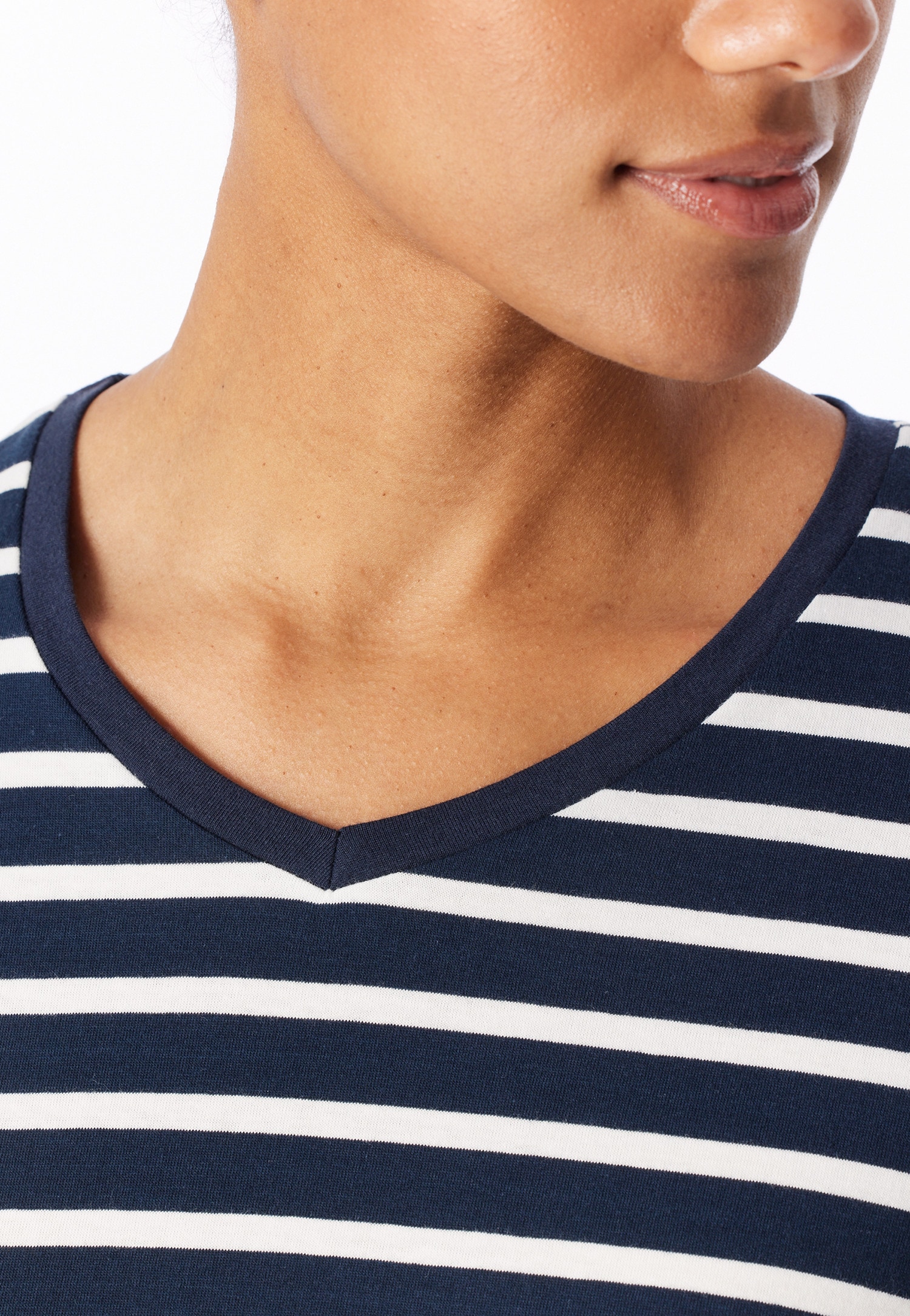 Schiesser Nachthemd »Casual Essentials« Packung,  Aussentaschen mit leichtem V-Ausschnitt