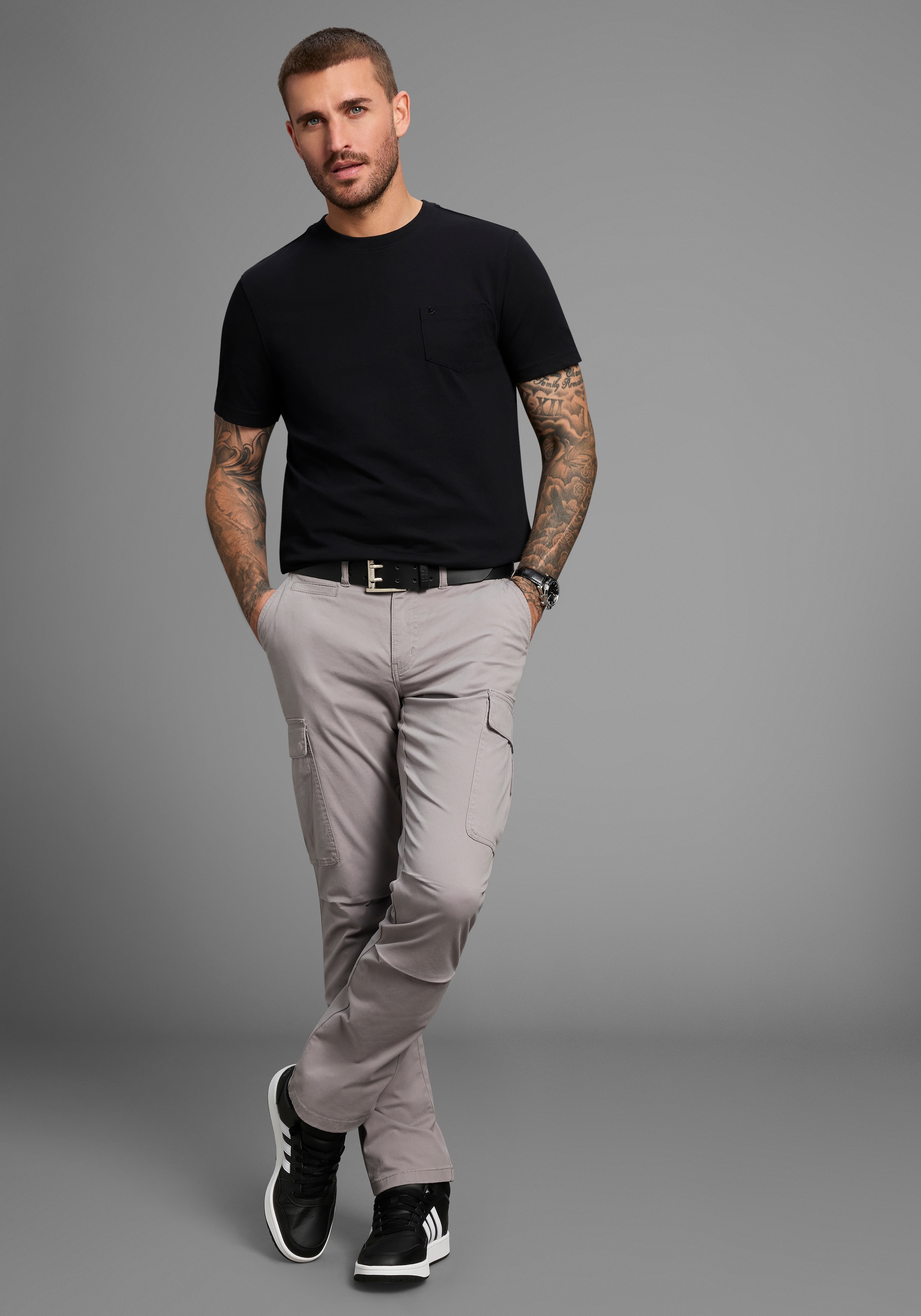 Bruno Banani Cargohose  moderne Passform, eng anliegende Cargotaschen