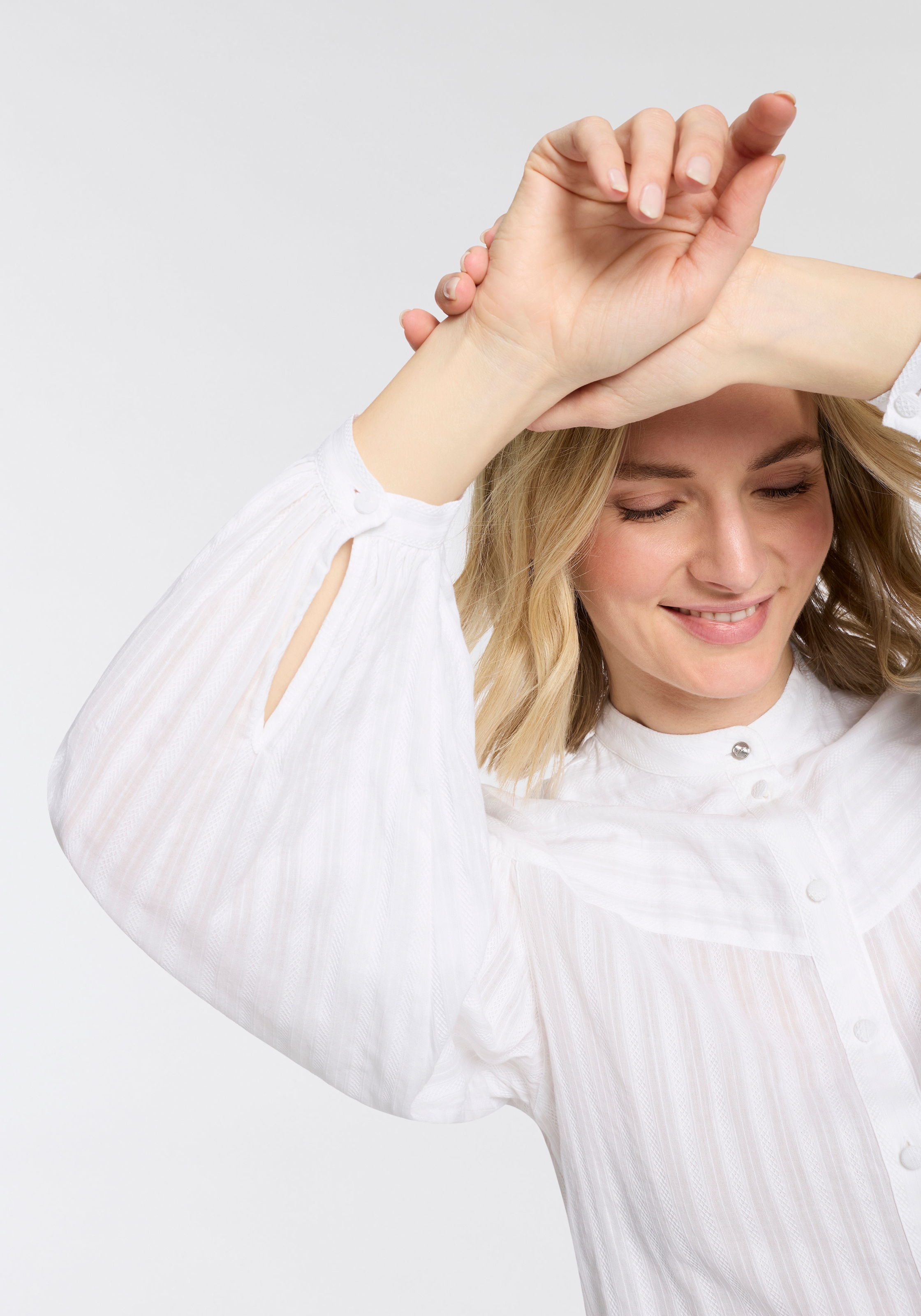 BOSS ORANGE Blouse à manches longues »Bilmant Premium Damenmode« mit Knopfleiste und kurzem Stehkragen