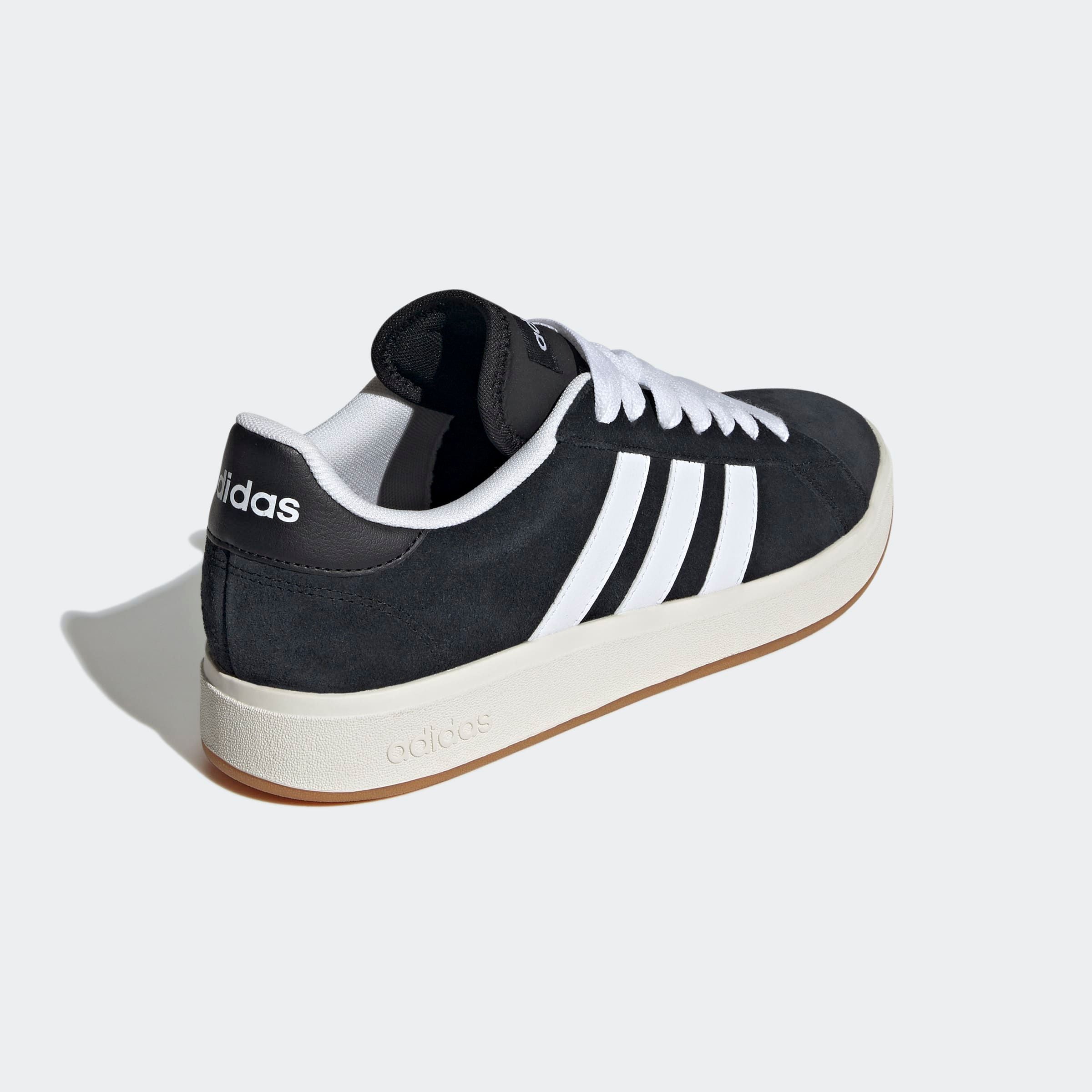 adidas Sportswear Sneaker »GRAND COURT BASE 00S«  Design auf den Spuren des adidas Campus 00