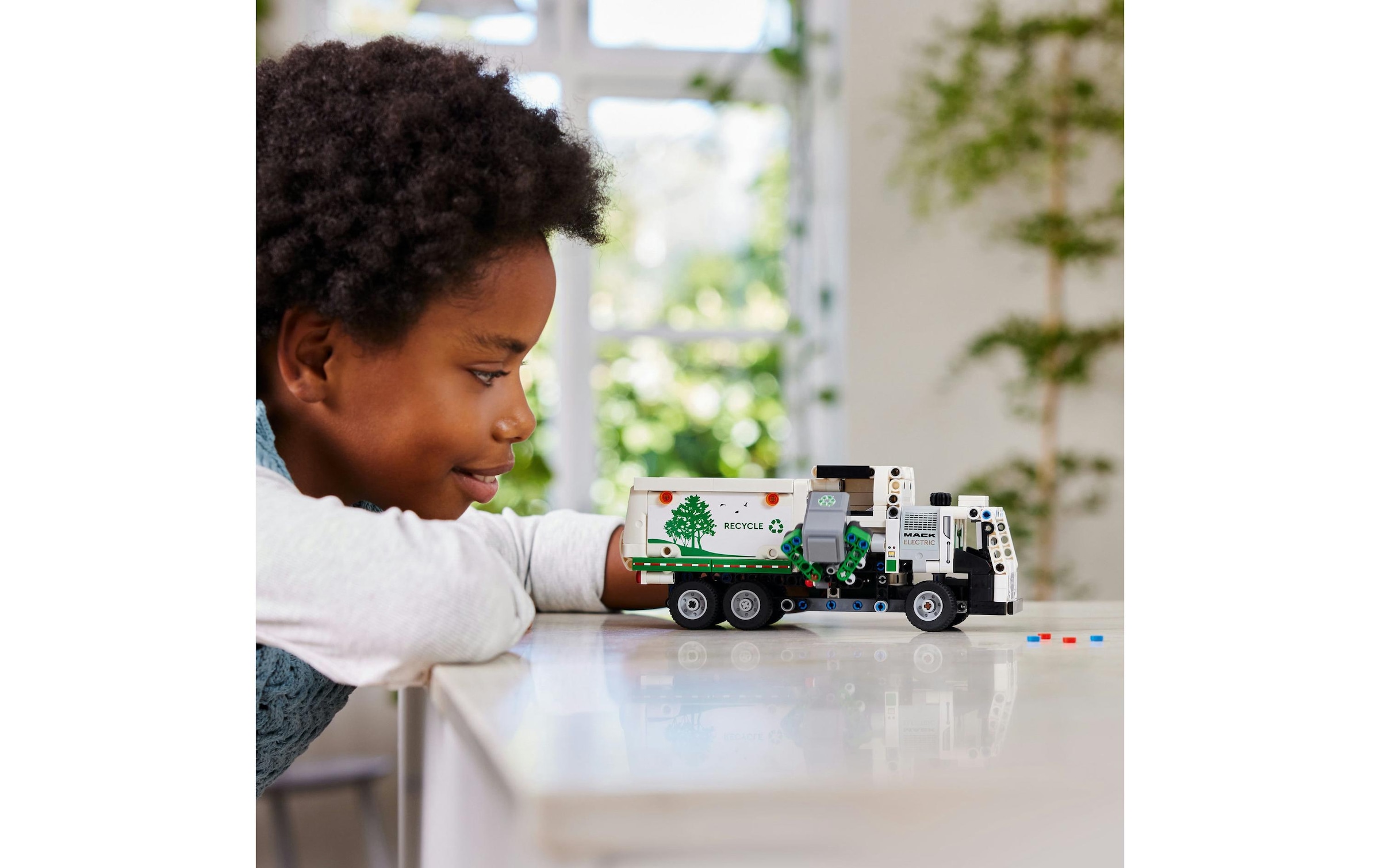 LEGO® Briques de jeu »Mack LR Electric Müllwagen 42167«