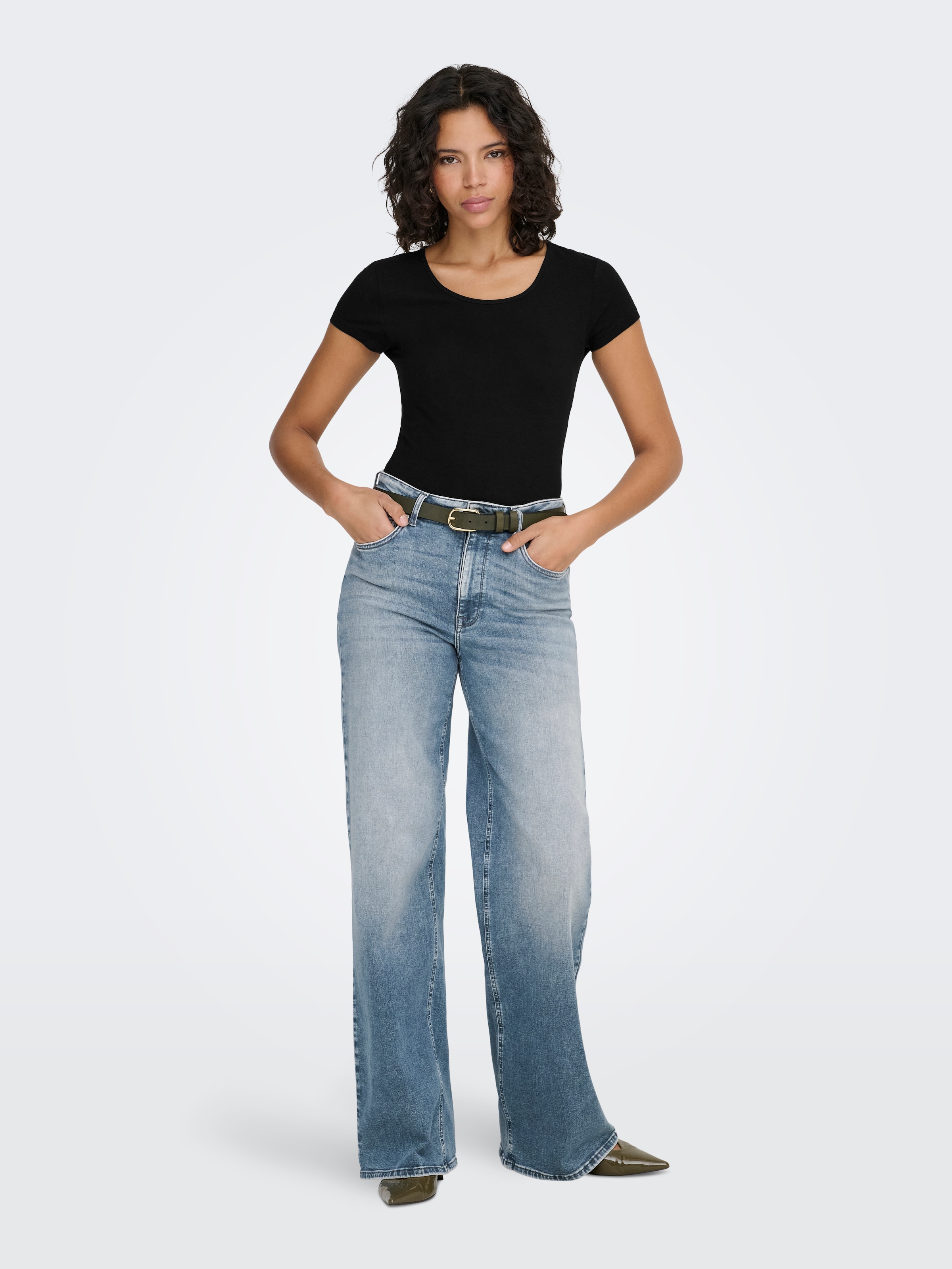 ONLY Shirt à col rond »ONLLIVE – Rundhalsshirt mit figurbetonter Silhouette« sehr figurbetont, modisch, Baumwollmischung, Jersey, tiefer Rundhals